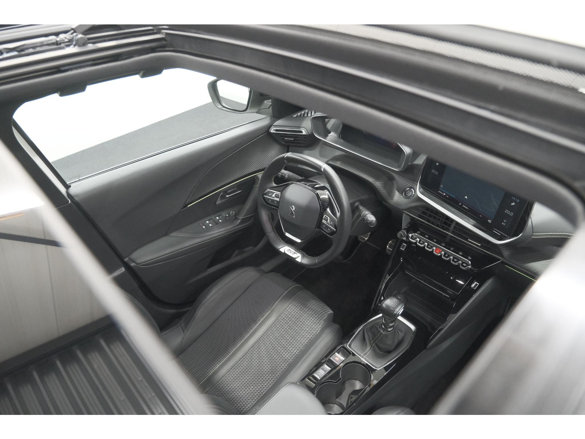 Peugeot 2008 PureTech 130 GT | Elektrisch Panoramadak | Camera | Dodehoekdetectie | Navigatie