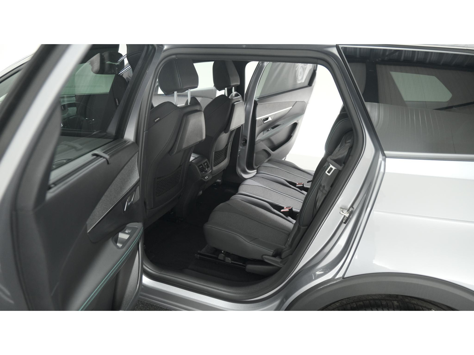 Peugeot 5008 PureTech 130 EAT8 Allure Pack Business | 7 Zitplaatsen | Camera | Dodehoekdetectie | Navigatie | Elektronische Achterklep