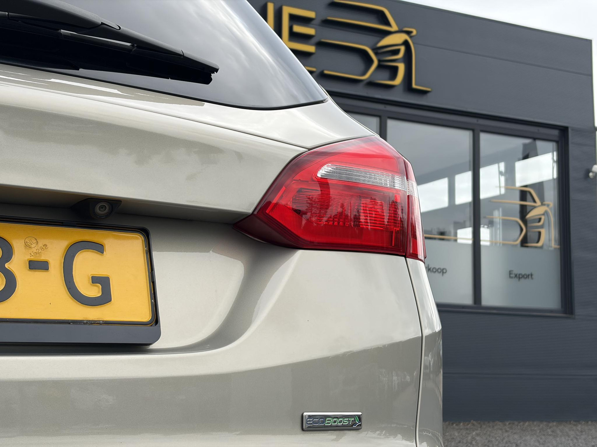 Ford Focus Wagon 1.5 Titanium Edition 1e Eigenaar,150pk,Navi,Camera,6 Bak,Stoelverw,Stuurverw,Leder,Lm velgen,Pdc V+A,Elekt.stoelen,Recent beurt gehad,Apk tot 03-2027
