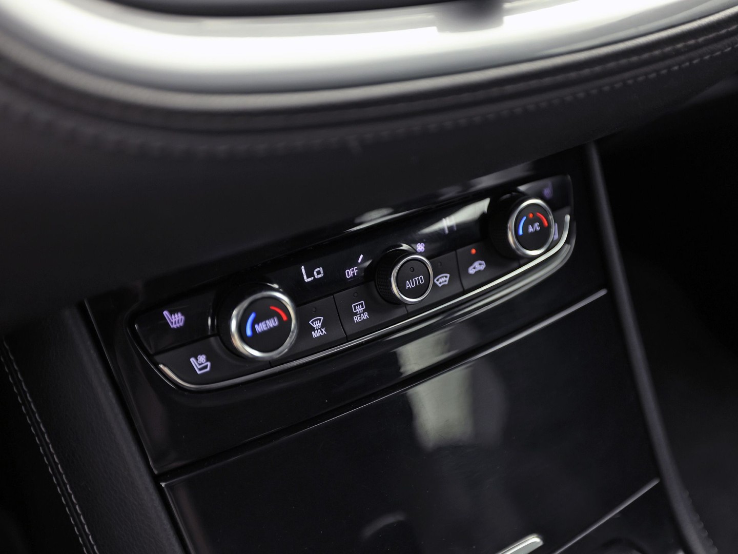 Opel Grandland X 1.2 Turbo Innovation Sport (APPLE CARPLAY, STOELKOELING/VERWARMING, MEMORY SEAT, 360 CAMERA, LEDER, GETINT GLAS, STUURWIEL VERWARMD, NIEUWE APK, NIEUWSTAAT)