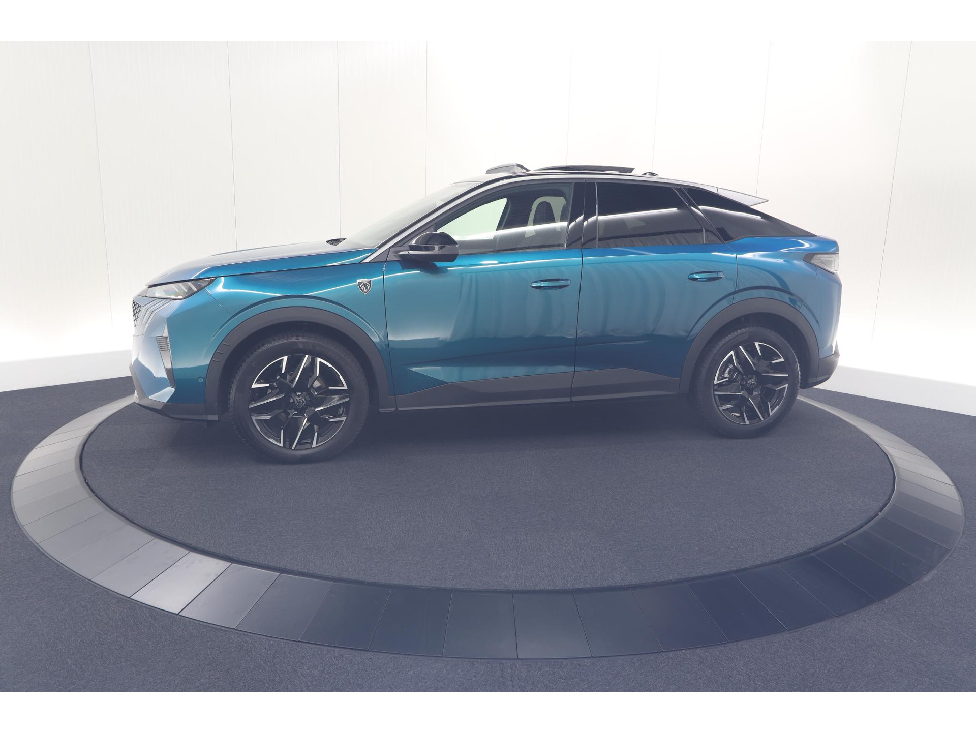 Peugeot 3008 1.2 Hybrid 136 GT | Panoramdak | 360 Camera | Stoelverwarming | Elektrische Kofferklep | Allseason Banden