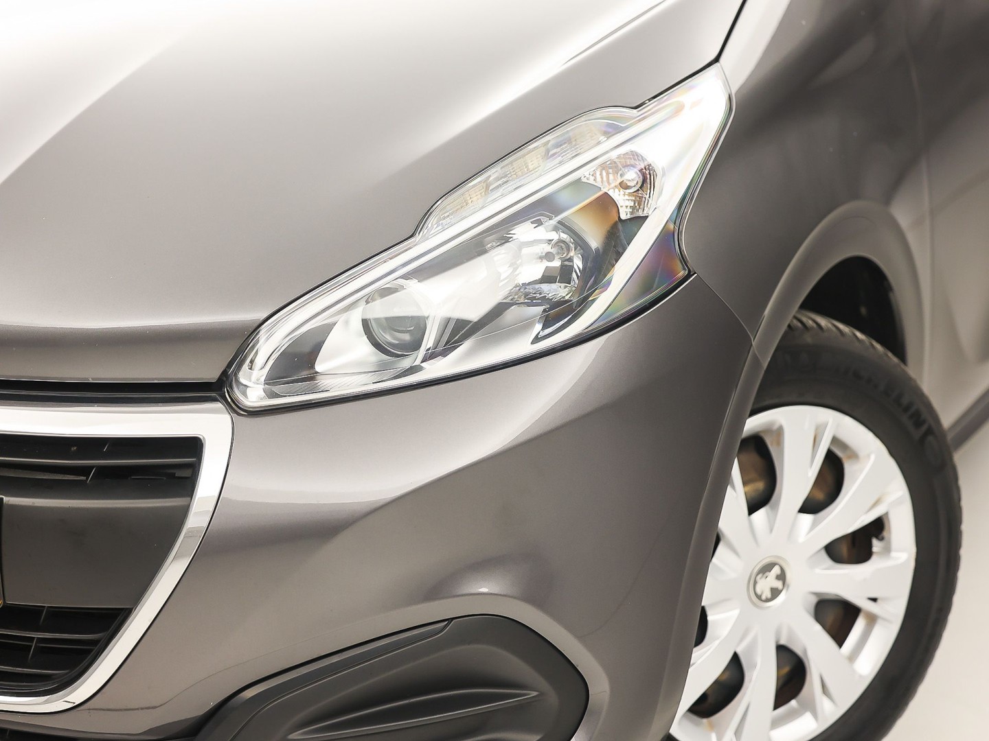 Peugeot 208 1.2 PureTech Sport (NAVIGATIE, CRUISE, BLUETOOTH, SPORTSTOELEN, ELEK PAKKET, NIEUWSTAAT)
