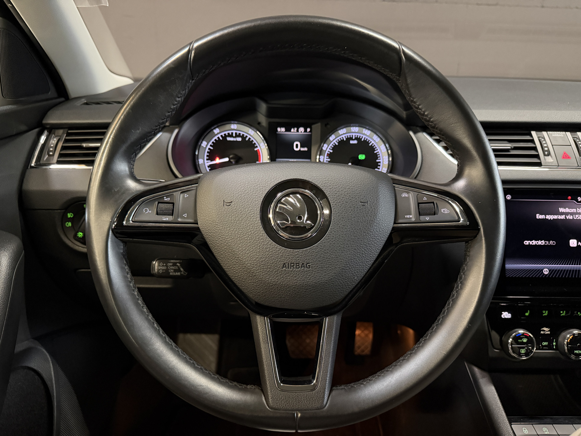 ŠKODA Octavia Combi 2.0 TSI 191PK Style Business | Leder | Adaptive cruise | Afn. trekhaak | Camera | Carplay | Dealer onderhouden