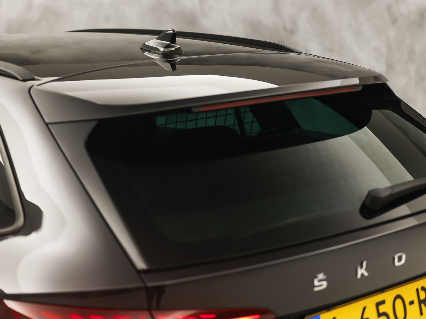 Škoda Octavia Combi 1.0 TSI Sport (KUIPSTOELEN, 1e EIGENAAR, APPLE CARPLAY, GROOT NAVI, GETINT GLAS, ZWART HEMEL, KEYLESS, NIEUWSTAAT)