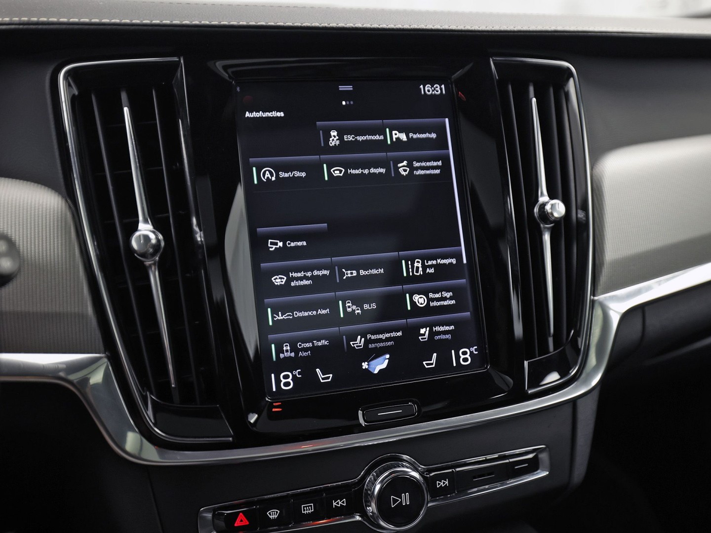 Volvo V90 2.0 T4 R-Design Automaat 190Pk (PANORAMADAK, HARMAN/KARDON, MEMORY SEATS, APPLE CARPLAY, GETINT GLAS, CAMERA, STOELVERWARMING, LEDER, NIEUWE APK, NIEUWSTAAT)