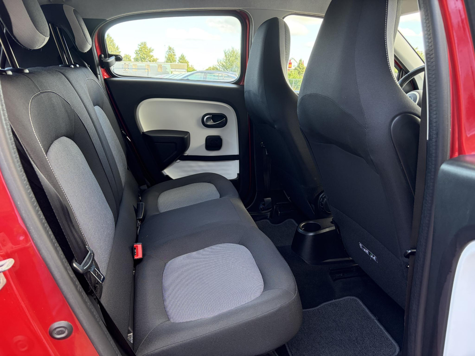 Renault Twingo 1.0 SCe Dynamique Dealer Onderhouden l Airco l Cruise l Recent beurt gehad l Lm velgen l Weinig Km l N.A.P l Apk tot 05-2027