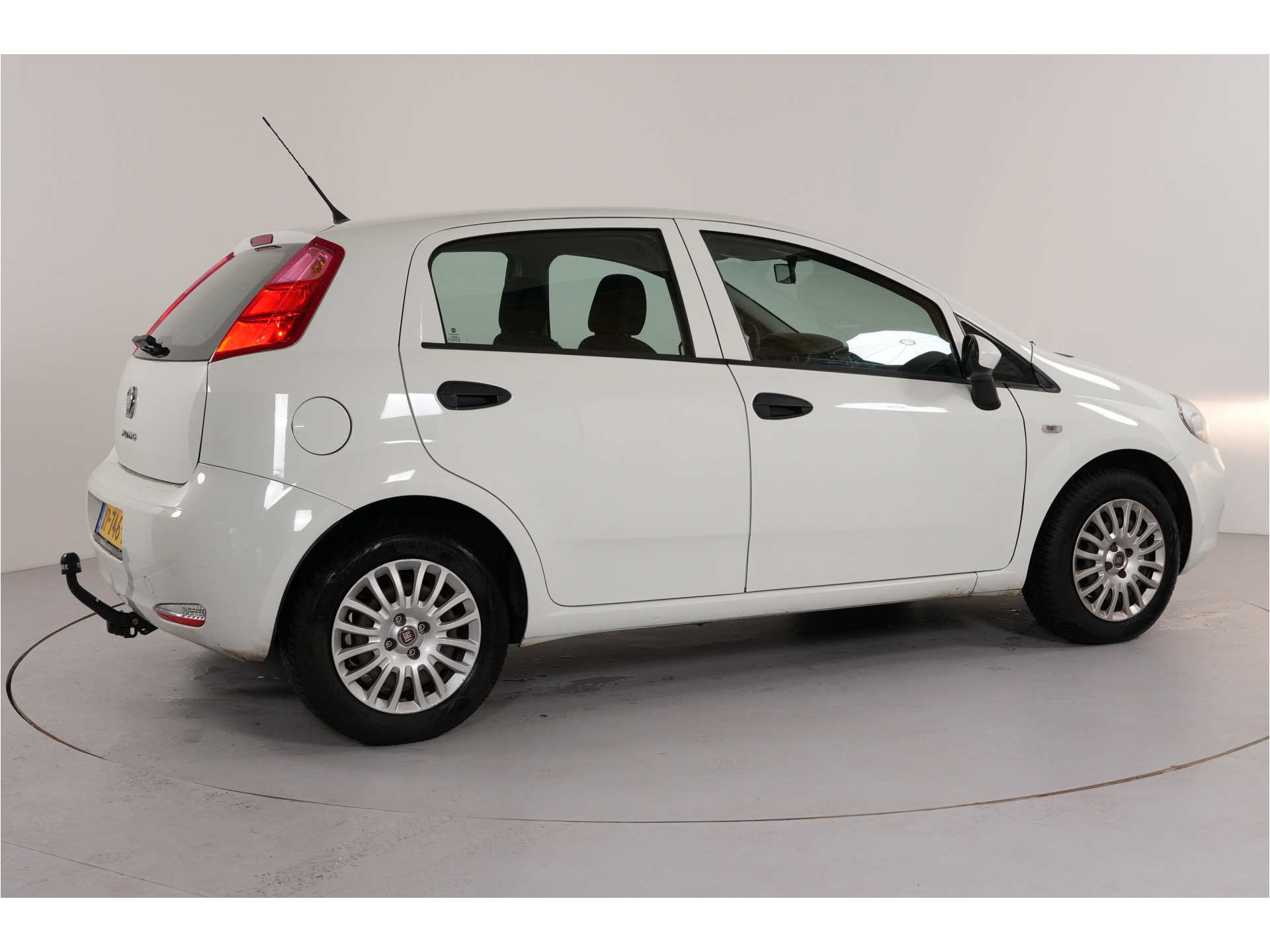 Fiat Punto Evo 1.2 Lounge | Trekhaak | Airco | LMV |