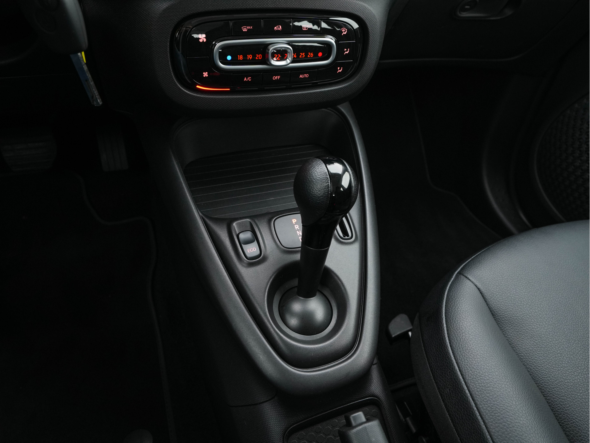 Smart forfour EQ Essential 18 kWh [ 3-Fase ] (INCL-BTW) Aut. *LEATHER | AIRCO | CRUISE | DAB+ | COMFORT-SEATS | 15''ALU*