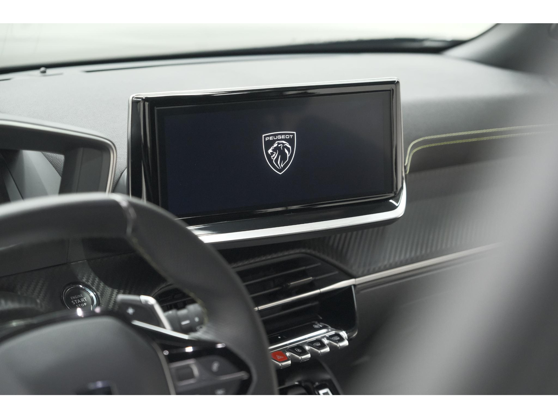 Peugeot 2008 PureTech 130 EAT8 GT | Camera | Parkeersensoren | Apple Carplay