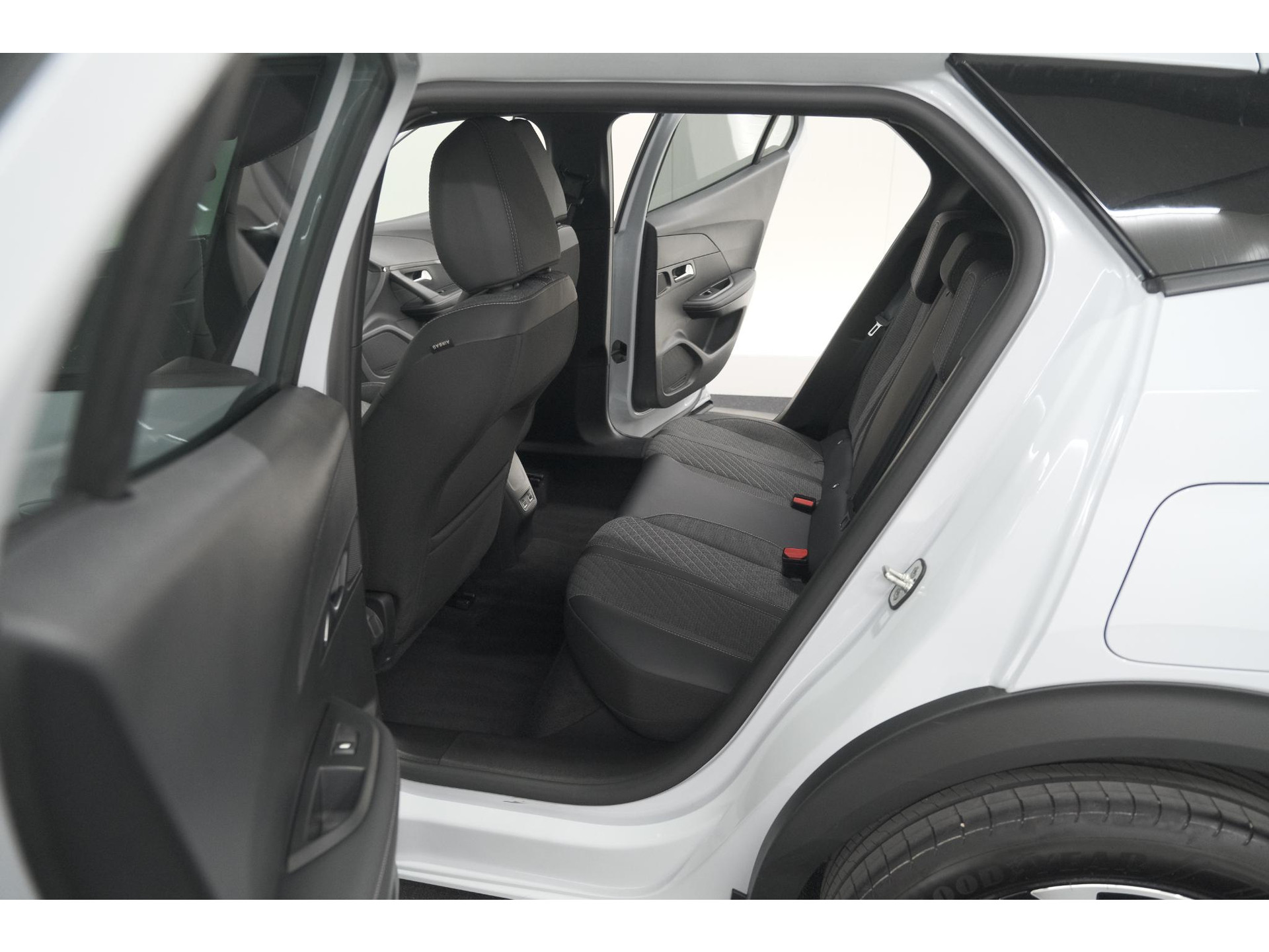Peugeot 2008 Hybrid 145 e-DCS6 Allure | 360 Camera | Adaptieve Cruise Control | Dodehoekdetectie