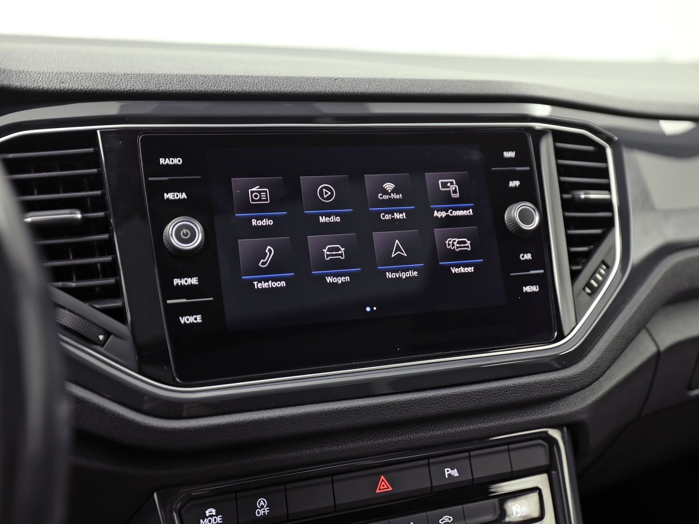 Volkswagen T-Roc 1.5 TSI Sport (NAP, APPLE CARPLAY, VIRTUAL DASHBOARD, PANORAMADAK, SPORTSTOELEN, CLIMATE,  NIEUWE APK, NIEUWSTAAT)