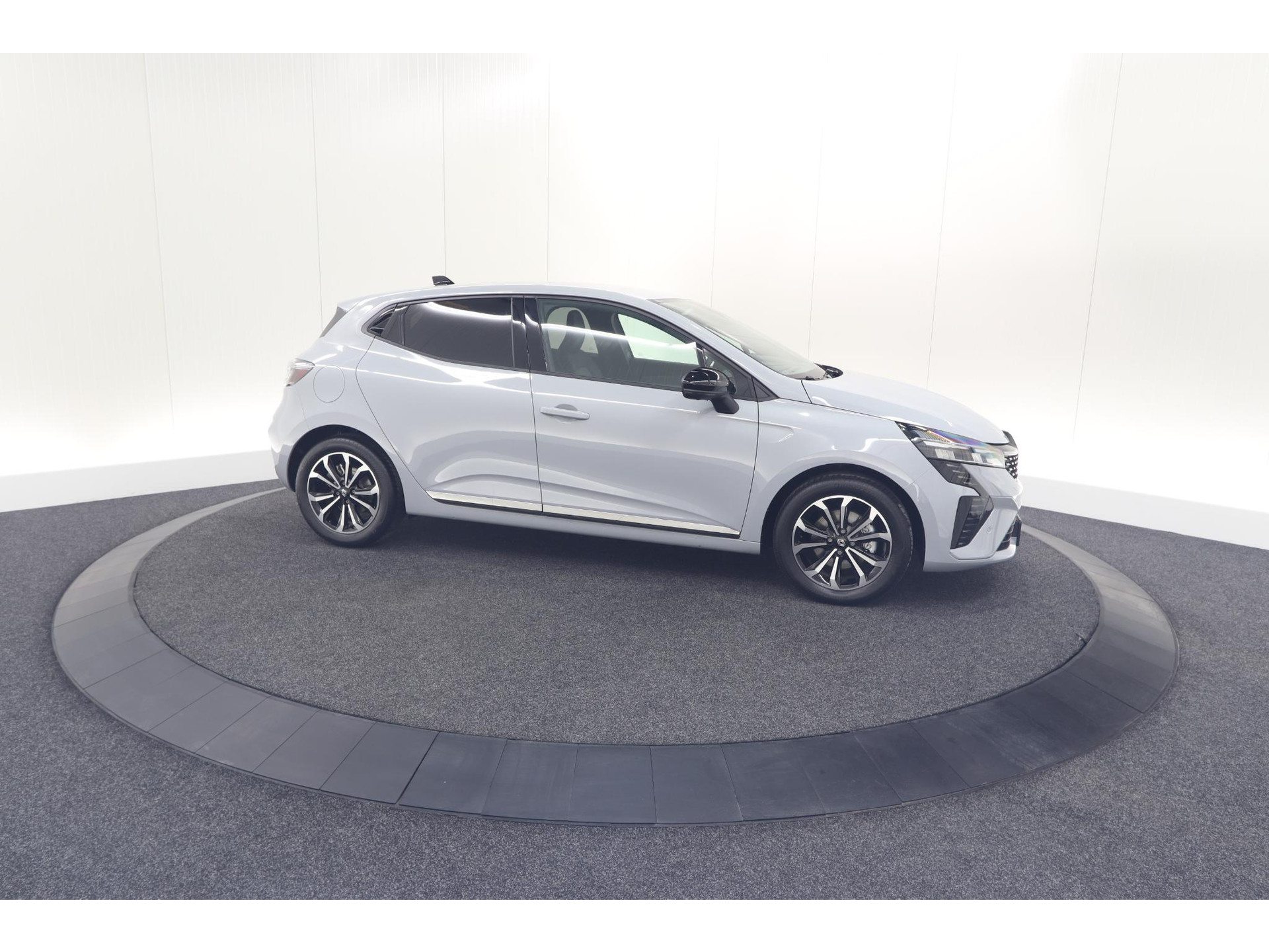 Renault Clio 1.6 E-Tech Full Hybrid 145 techno | 360 Camera | Adaptieve Cruise Control | Dodehoekdetectie | 9.3 Inch Groot Scherm
