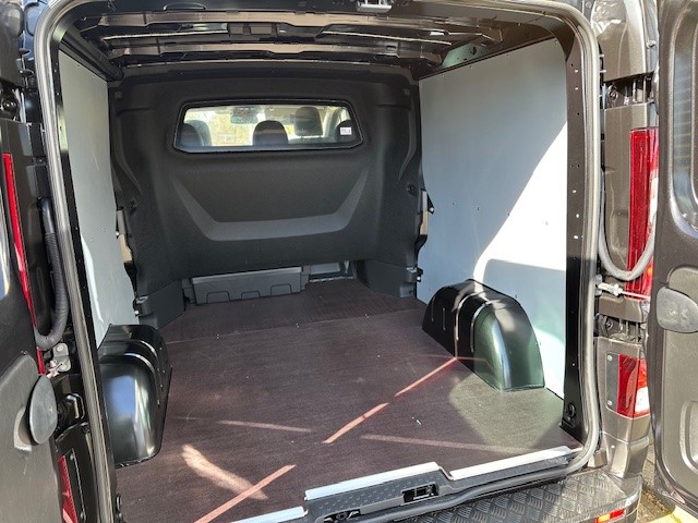 Renault Trafic 170PK L2H1 Extra DC DUBBEL CABINE | ANNIVERSARY BLACK EDITION | CAMERA | Stoelverwarming | NAVI