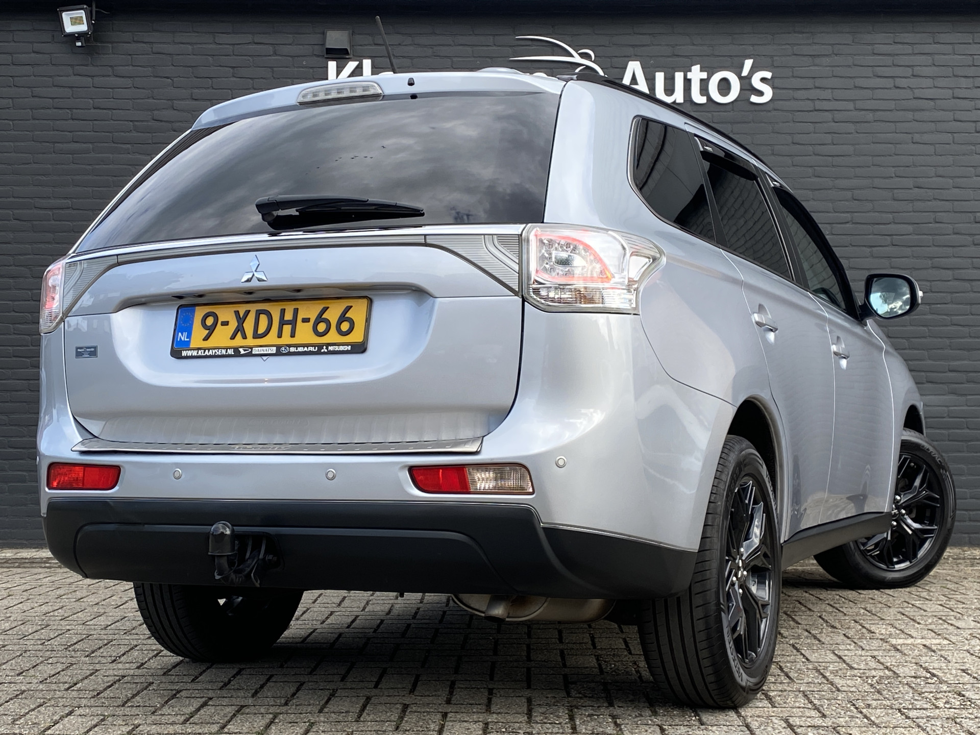 Mitsubishi Outlander 2.0 Intense 150 pk AUT. | dealer onderh. | lichtmetaal 18 inch | trekhaak | cruise control | apple carplay - android