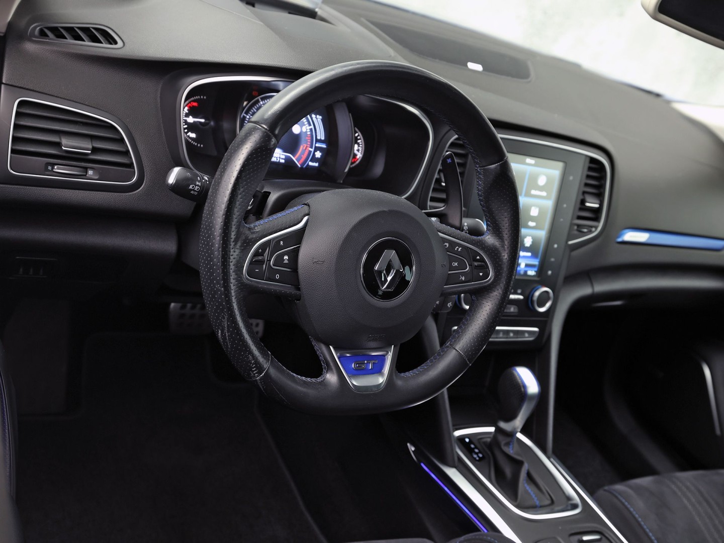 Renault Mégane Estate 1.6 TCe GT 205Pk Automaat (VIRTUAL COCKPIT, GROOT NAVI, KUIPSTOELEN, HEAD-UP DISPLAY, CAMERA, ADAPTIVE CRUISE, BOSE, STOELVERWARMING, NIEUWSTAAT)