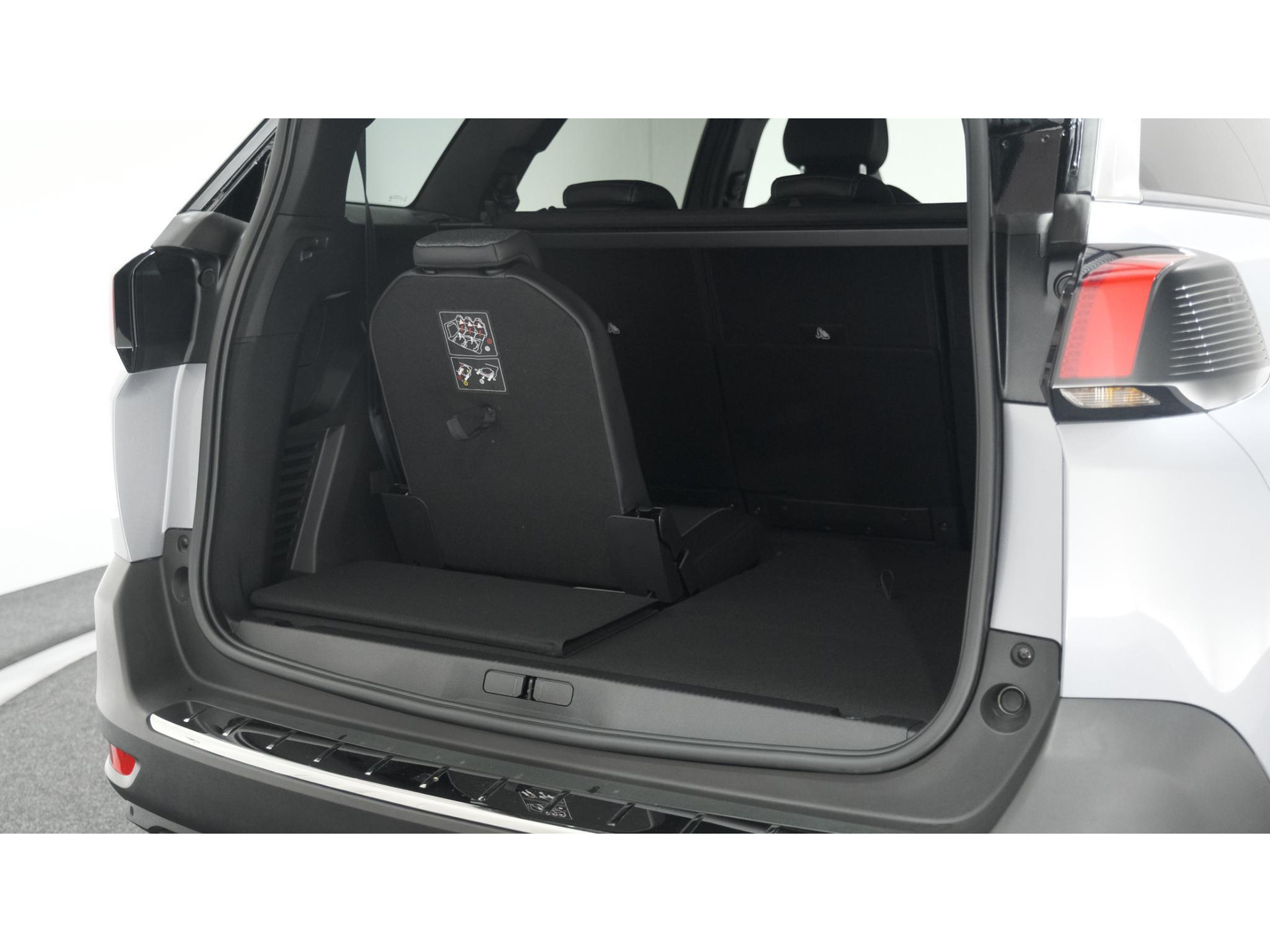Peugeot 5008 PureTech 130 EAT8 Allure Pack Business | 7 Zitplaatsen | Camera | Dodehoekdetectie | Navigatie | Elektronische Achterklep