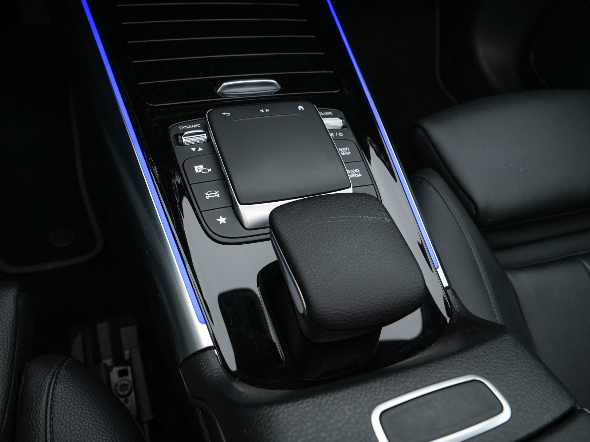 Mercedes-Benz EQA 250 Business Solution Luxury 67 kWh [ 3-Fase ] (SOH-94%) (INCL-BTW) *PANO | LEATHER | WIDESCREEN-COCKPIT | FULL-LED | BLINDSPOT | AMBIENT-LIGHT | CAMERA | NAVI-FULLMAP | DAB+ | COMFORT-SEATS | ECC | SHIFTPADDLES | CRUISE | HEATED-SEATS |