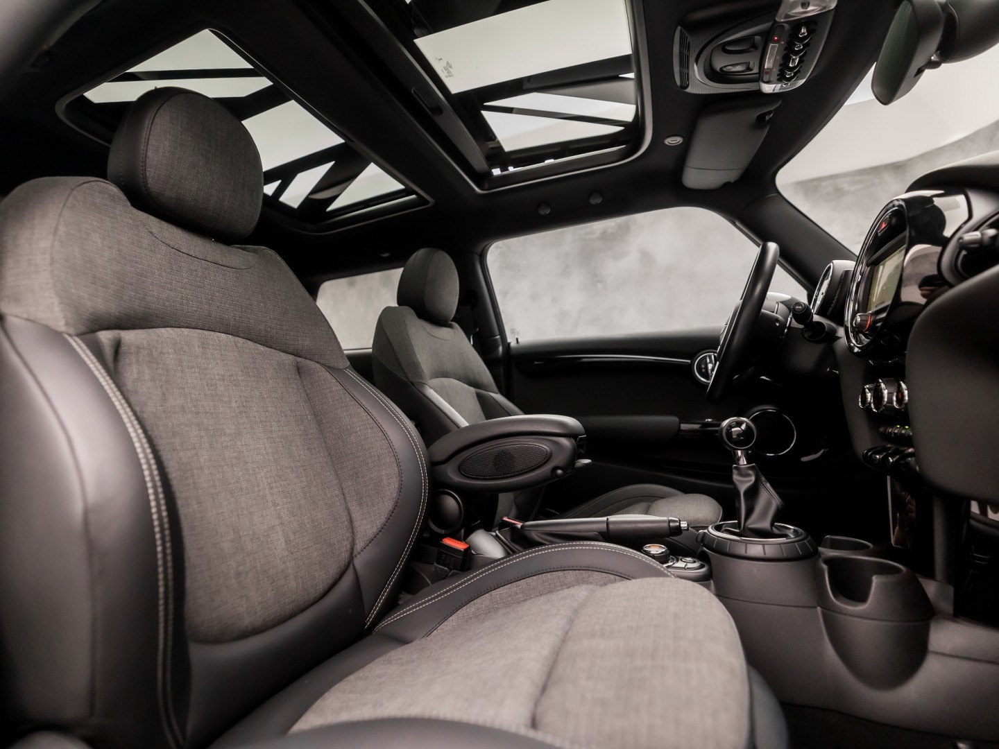 MINI One 1.5 Cooper Marylebone (PANORAMADAK, NAVIGATIE, CLIMATE, LEDER, STOELVERWARMING, SPORTSTOELEN, UNIUN JACK ACHTERLICHTEN, GETINT GLAS, NIEUWSTAAT)