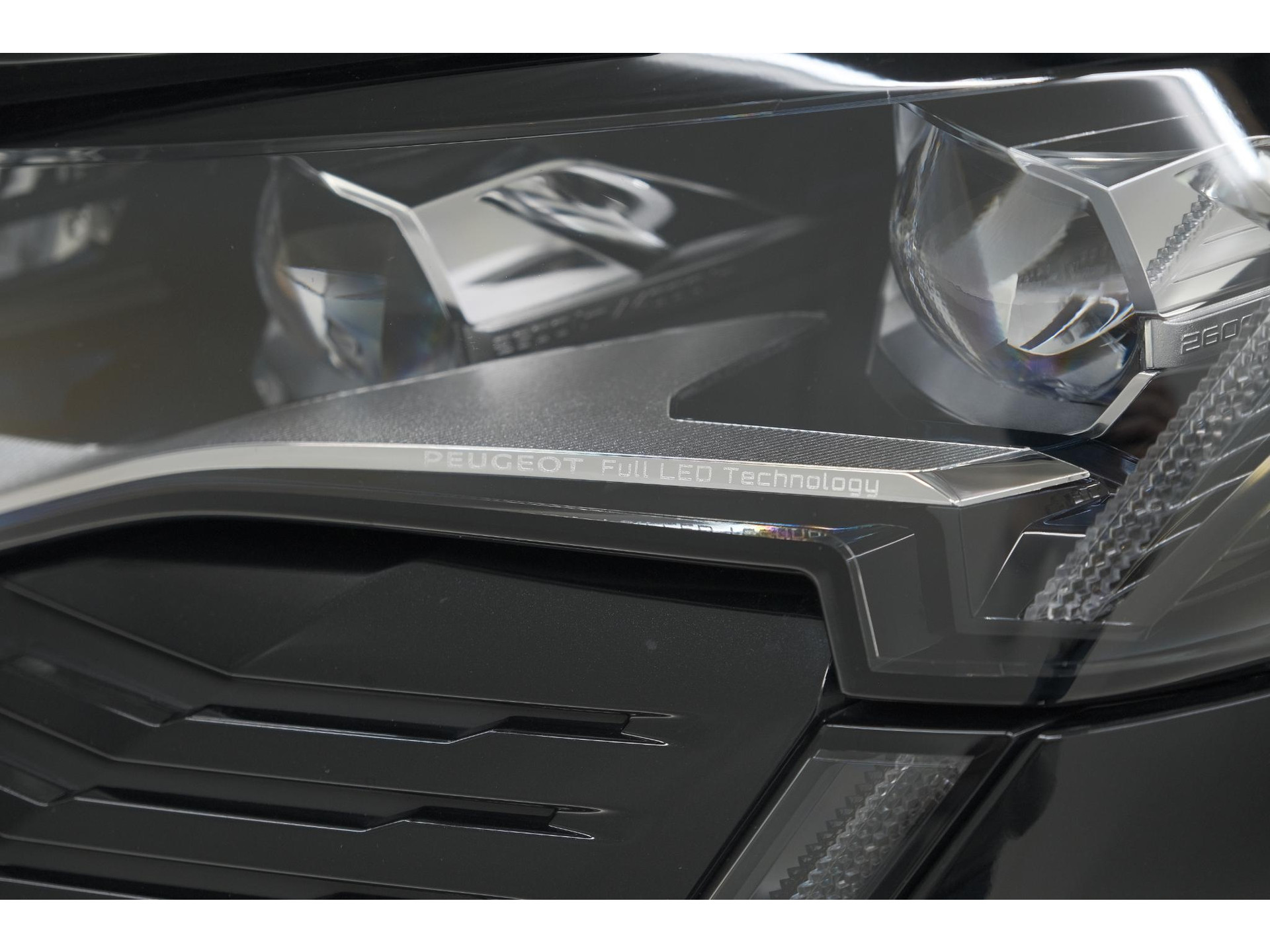 Peugeot 3008 136 Hybrid e-DCS6 GT | 360 Camera | Adaptieve Cruise Control | Elektrische Kofferklep | Stoelverwarming