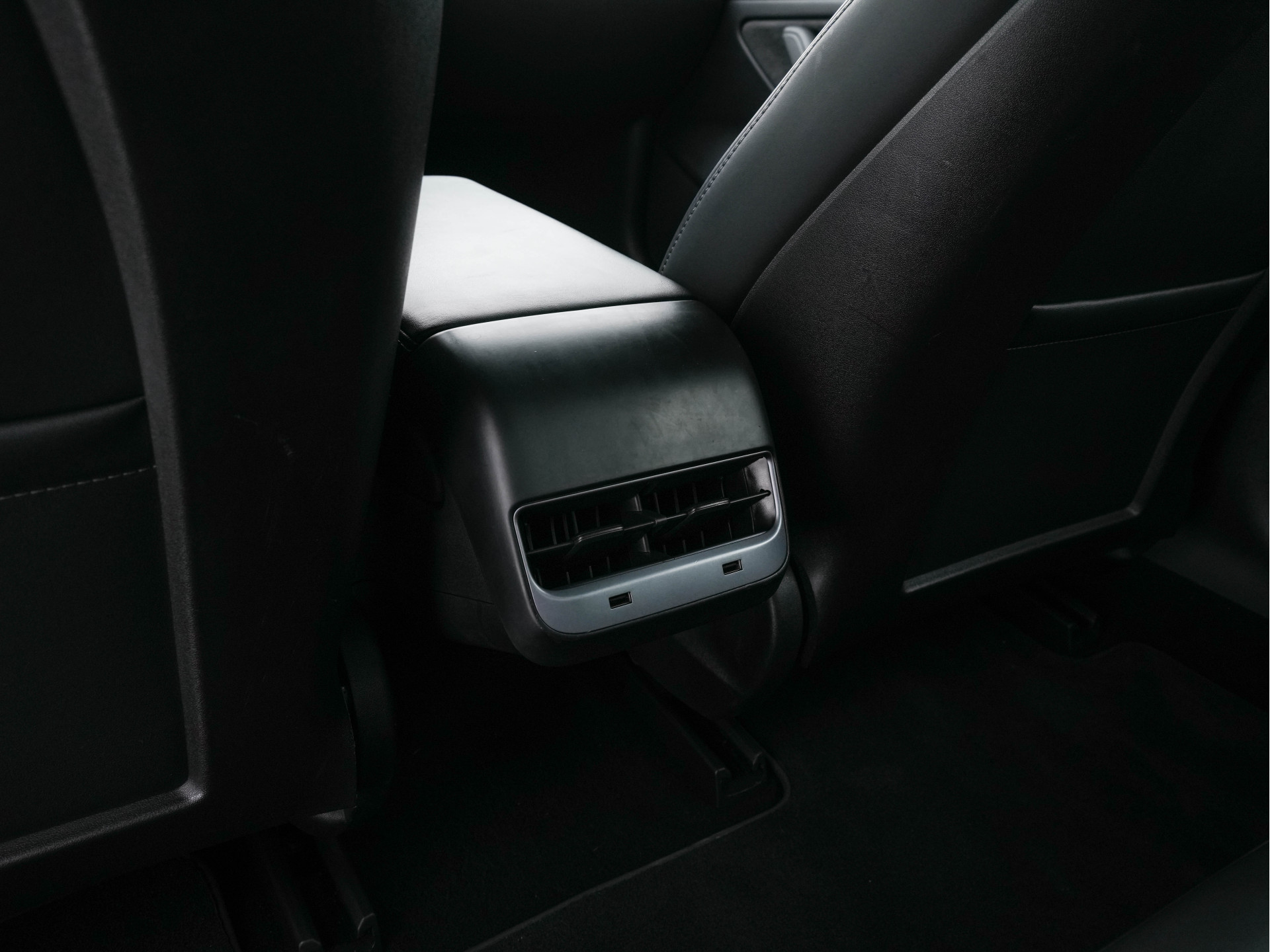 Tesla Model 3 Standard RWD Plus 60 kWh [ 3-Fase-11Kw ] {SOH-88%} (INCL-BTW) Aut. *PANO | AUTO-PILOT | LEATHER | KEYLESS | FULL-LED | MEMORY-PACK | SURROUND-VIEW | DAB | CARPLAY | DIGI-COCKPIT | LANE-ASSIST | COMFORTSEATS | 18"ALU*