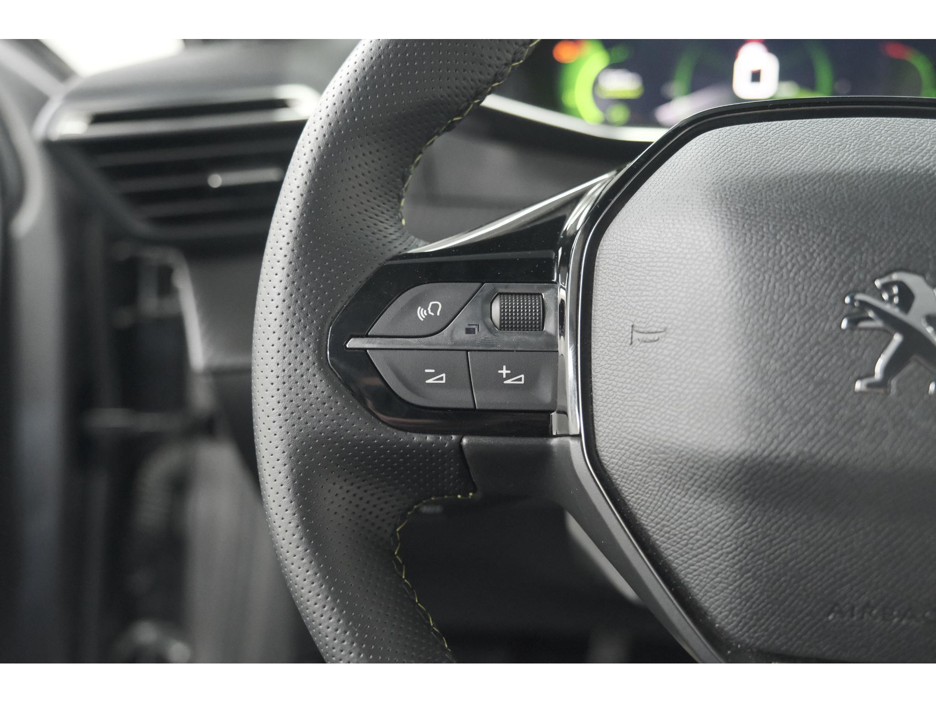 Peugeot 208 PureTech 100 GT | Camera | Adaptieve Cruise Control | Navigatie | Apple Carplay