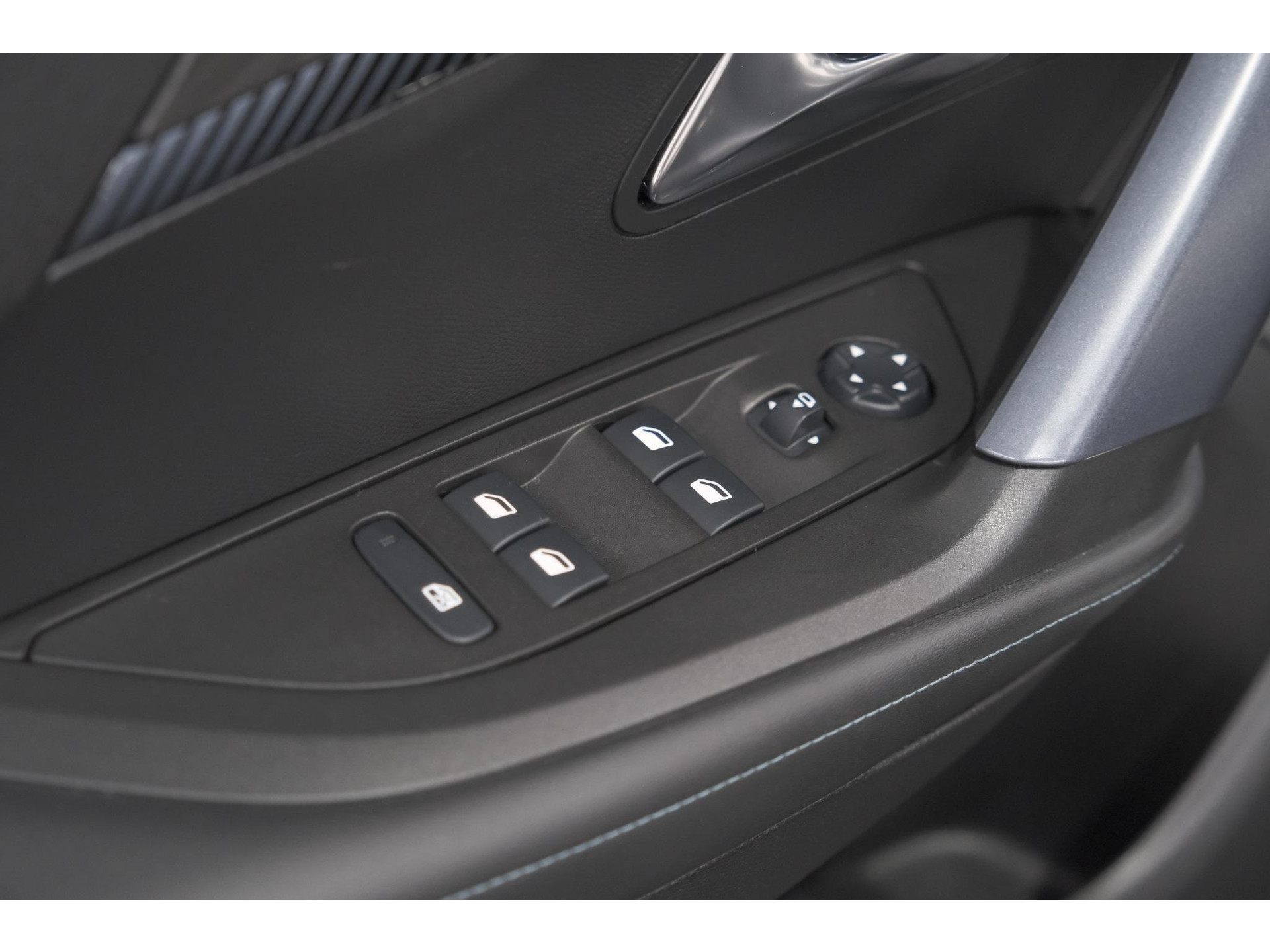 Peugeot 2008 PureTech 130 Blue Lease Allure | Camera | Apple Carplay | Parkeersensoren | Climate Control