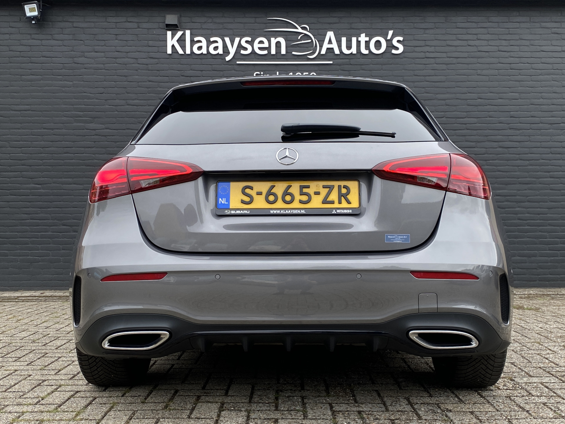 Mercedes-Benz A-klasse 180 AMG Line AUT. | 1e eigenaar | dealer onderh. | panoramadak | camera | night pakket | sfeerverlichting