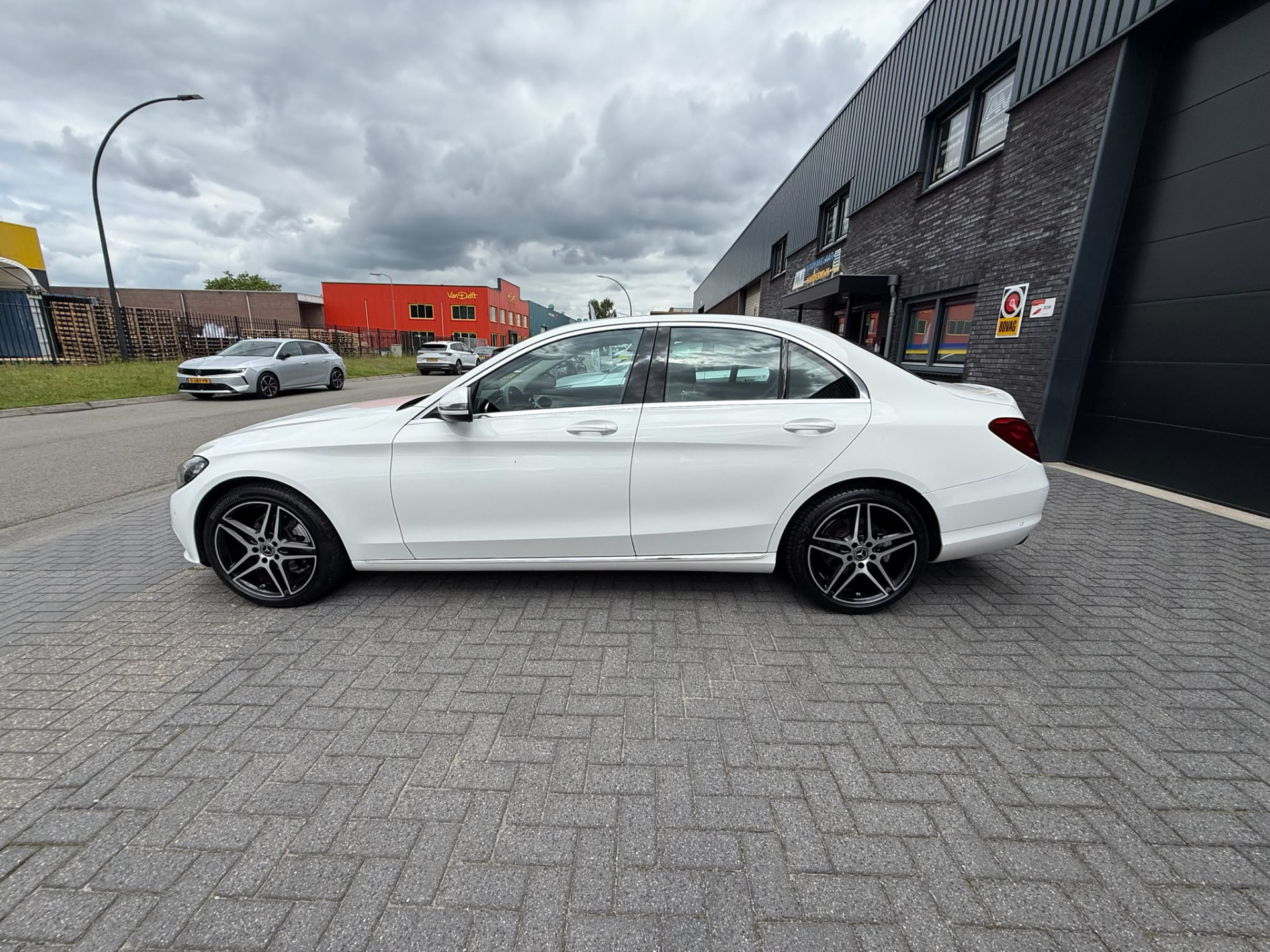 Mercedes-Benz C-klasse 200 Premium Plus | 1E EIGENAAR | 3/6/12MND GARANTIE| LED | CRUISE | SFEER | STOELVERWM. | NAVI |