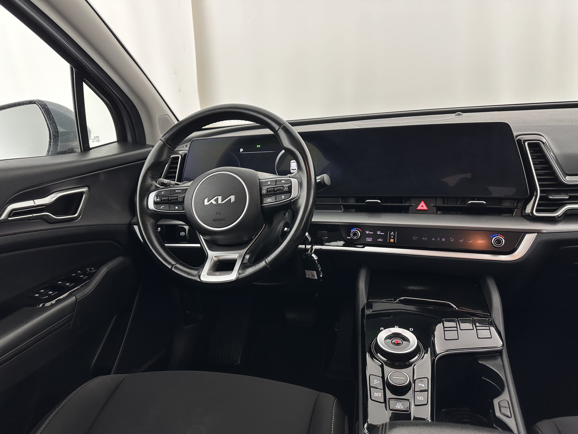 Kia Sportage 1.6 T-GDi Hybrid Dynamic-Line AWD (Plug-In) (INCL-BTW)  Aut. *FULL-LED | ADAPTIVE-CRUISE | WIDESCREEN-COCKPIT | NAVI-FULLMAP | DAB | COMFORTSEATS | ECC | SHIFTPADDLES | CAMERA | PDC | CARPLAY | 19''ALU*