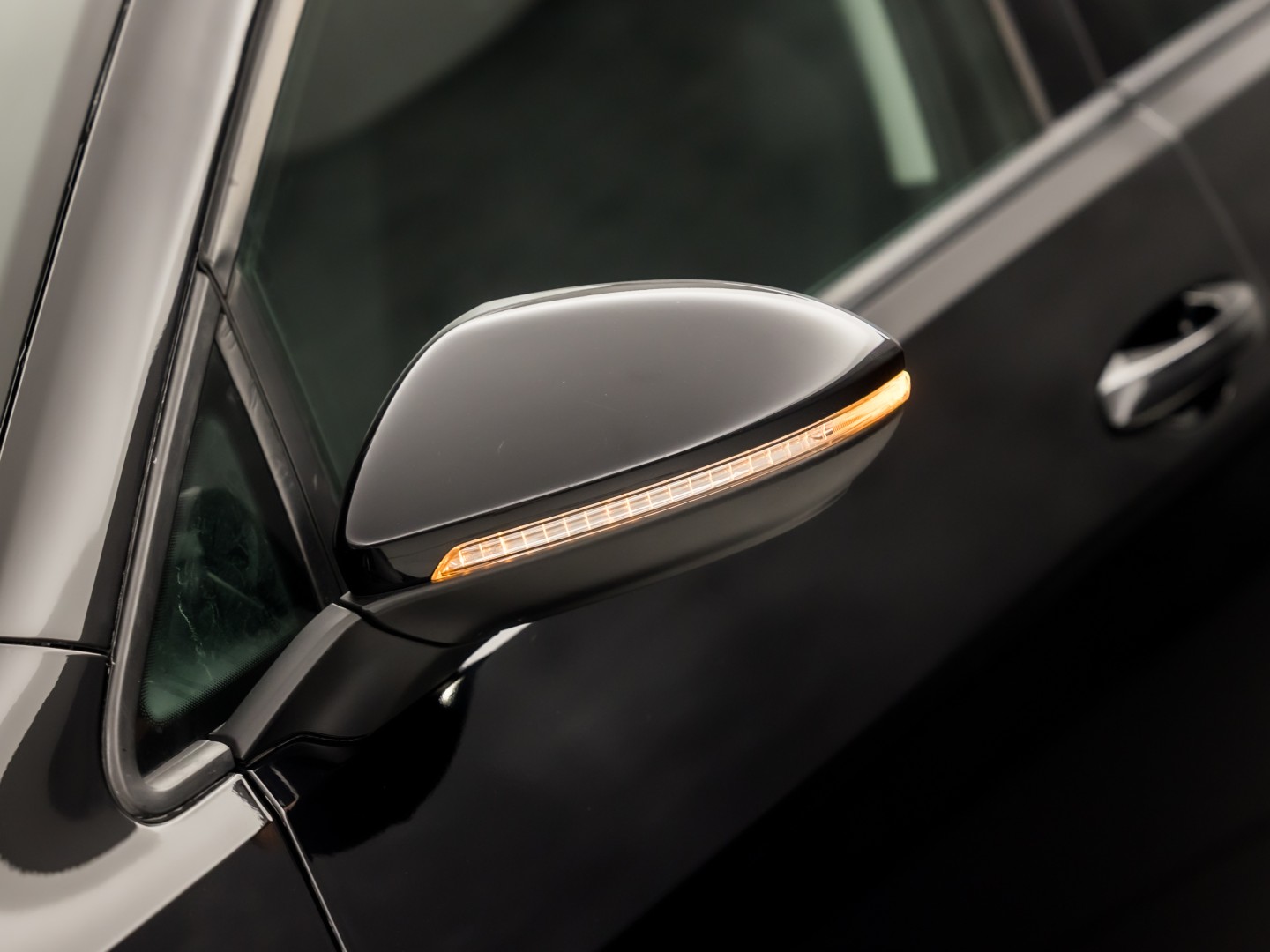 Volkswagen Golf 1.0 TSI Sportline (APPLE CARPLAY, GROOT NAVI, CLIMATE, STOELVERWARMING, SPORTSTOELEN, LM VELGEN, GETINT GLAS, PARKEERSENSOREN, NIEUWSTAAT)