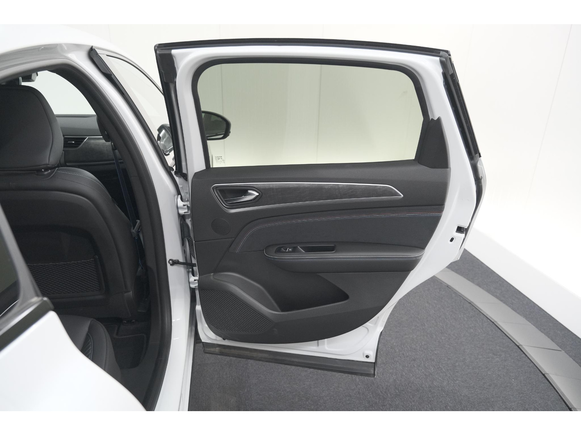 Renault Arkana 1.6 E-Tech hybrid 145 Esprit Alpine | 360 Camera | Adaptieve Cruise Control | Pack Winter | Dodehoekdetectie