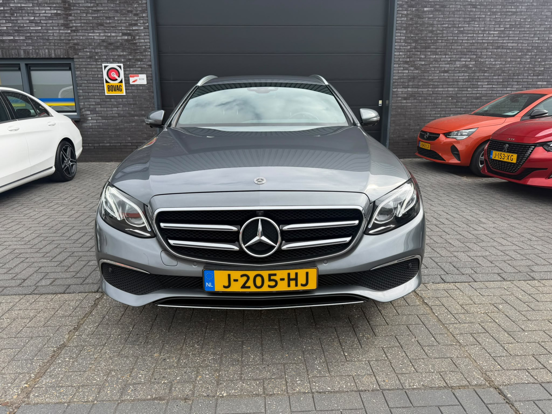 Mercedes-Benz E-klasse Estate 200 Premium 3/6/12 MND GARANTIE  | AUTOMAAT | NIEUWE APK | LEDER | PDC | NAVI | CRUISE |