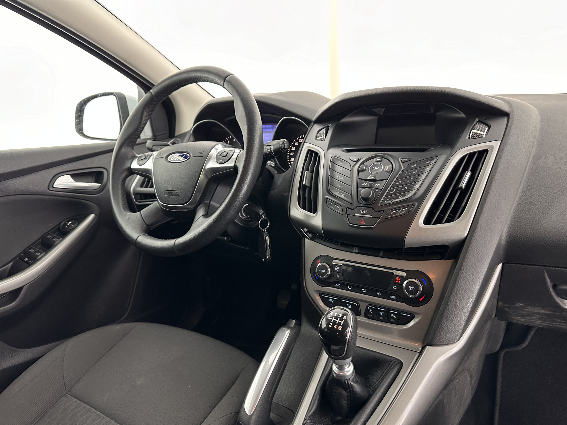 Ford Focus Wagon 1.0 EcoBoost Titanium MOTOR DEFECT !!!*NAVI-FULLMAP | COMFORT-SEATS | ECC | PDC | CRUISE | PARKPILOT | HEATED-SEATS | 16''ALU*