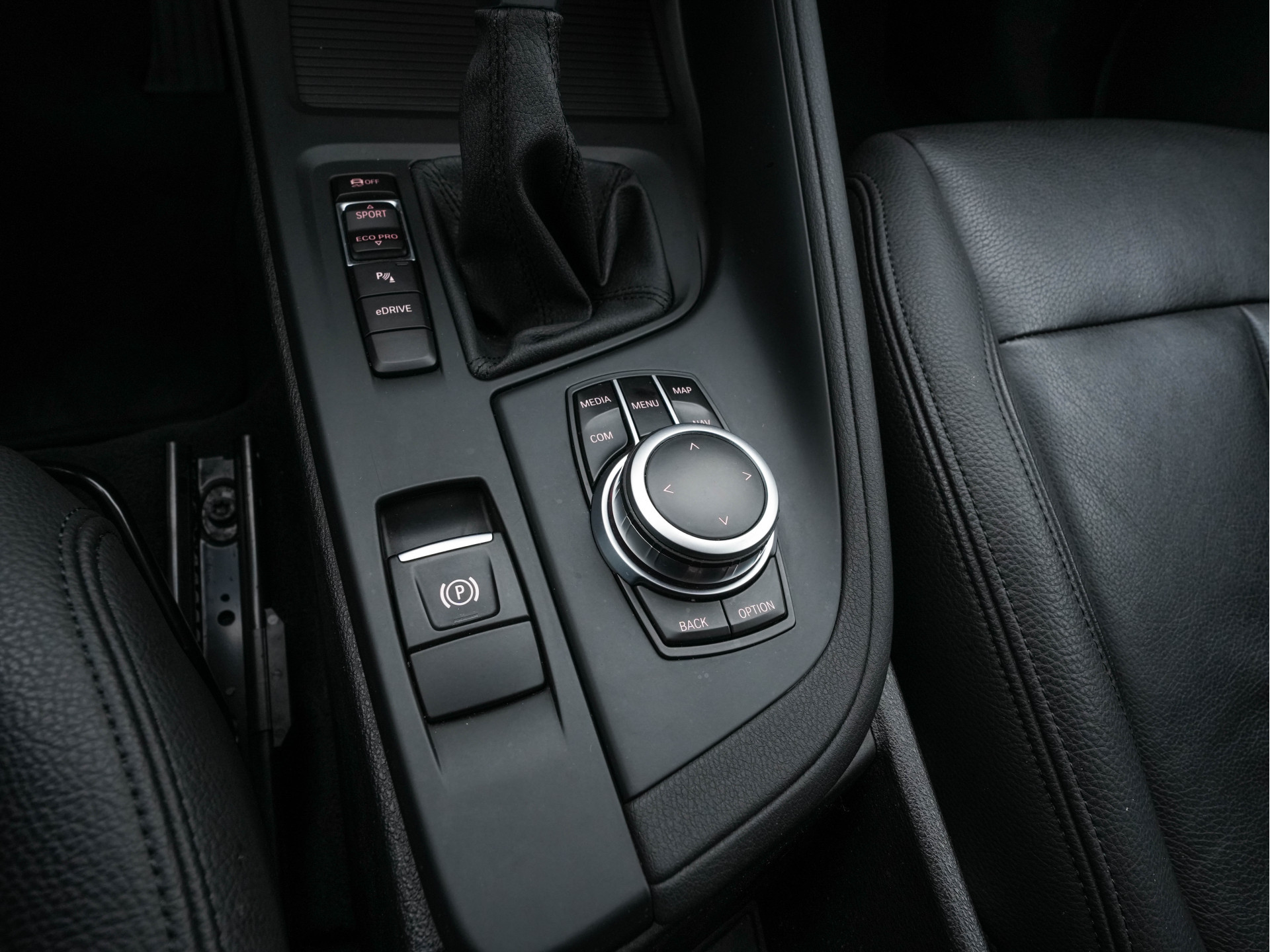 BMW X1 xDrive25e eDrive Edition ( Plug-In ) (INCL-BTW) *LEATHER | FULL-LED | HARMAN/KARDON | CAMERA | HEATED-COMFORTSEATS | NAVI-FULLMAP | ECC | KEYLESS |  PDC | CRUISE | DAB | TOWBAR | HEAD-UP | 17''ALU*