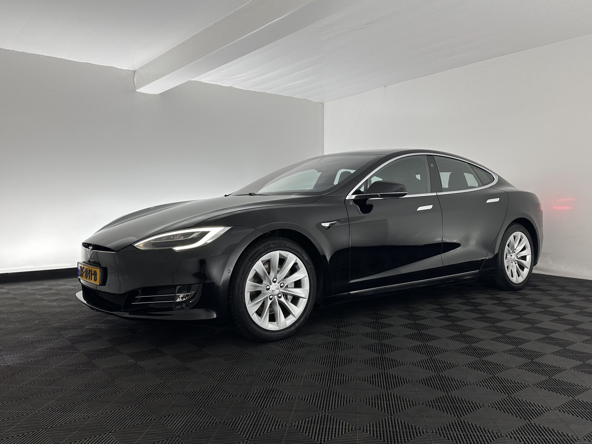 Tesla Model S 75D Base AWD [ 3-Fase-17kW ] {SOH-85%} (INCL-BTW) Aut. *PANO-WINDOW | LEATHER | AIR-SUSPENION | FULL-LED | NAVI-FULLMAP | KEYLESS | MEMORY-PACK | HEATED-COMFORTSEATS | DIGI-COCKPIT | CARBON-INLAY | AUTO-PILOT | 19"ALU*