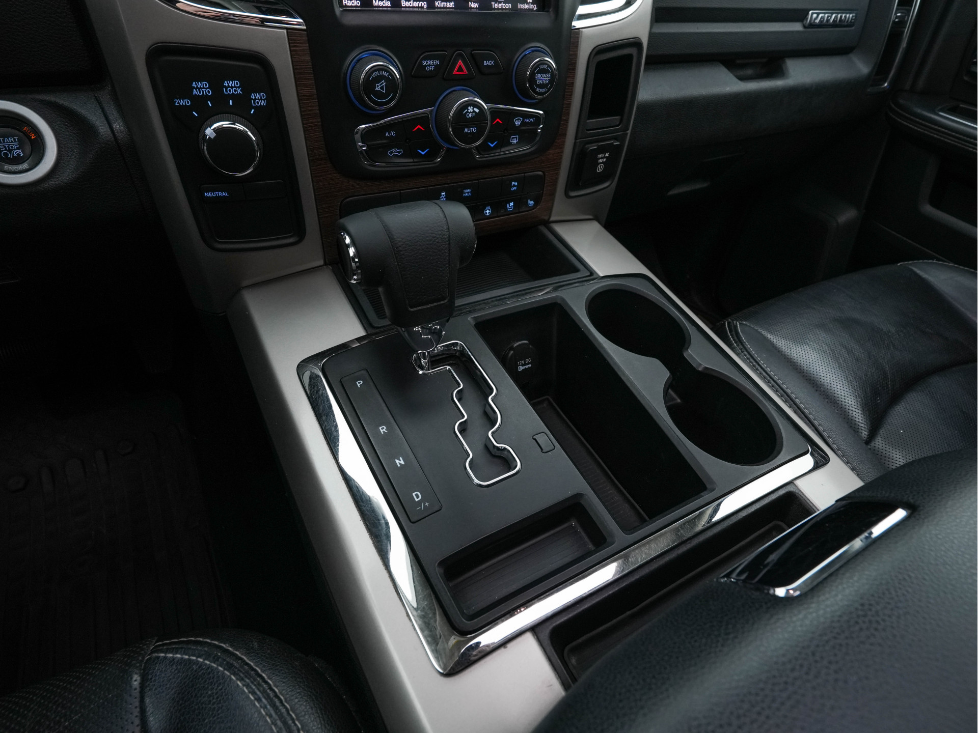 Dodge Ram 1500 HEMI 5.7 V8 4x4 Quad Cab 6'4 [ 5-Pers. ] Aut. *PANO | LEATHER | XENON | ALPINE-AUDIO | DAB+ | NAVI-FULLMAP | KEYLESS | CAMERA | HEATED-COMFORTSEATS | ECC | PDC | CRUISE | TOWBAR | 20''ALU*