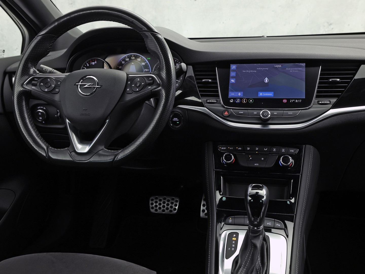 Opel Astra Sports Tourer 1.4 Ultimate 145Pk Automaat (VIRTUAL COCKPIT, APPLE CARPLAY, GROOT NAVI, LEDER/ALCANTARA, CAMERA, SPORTSTOELEN, GETINT GLAS, ZWART HEMEL, ADAPTIVE CRUISE, NIEUWSTAAT)