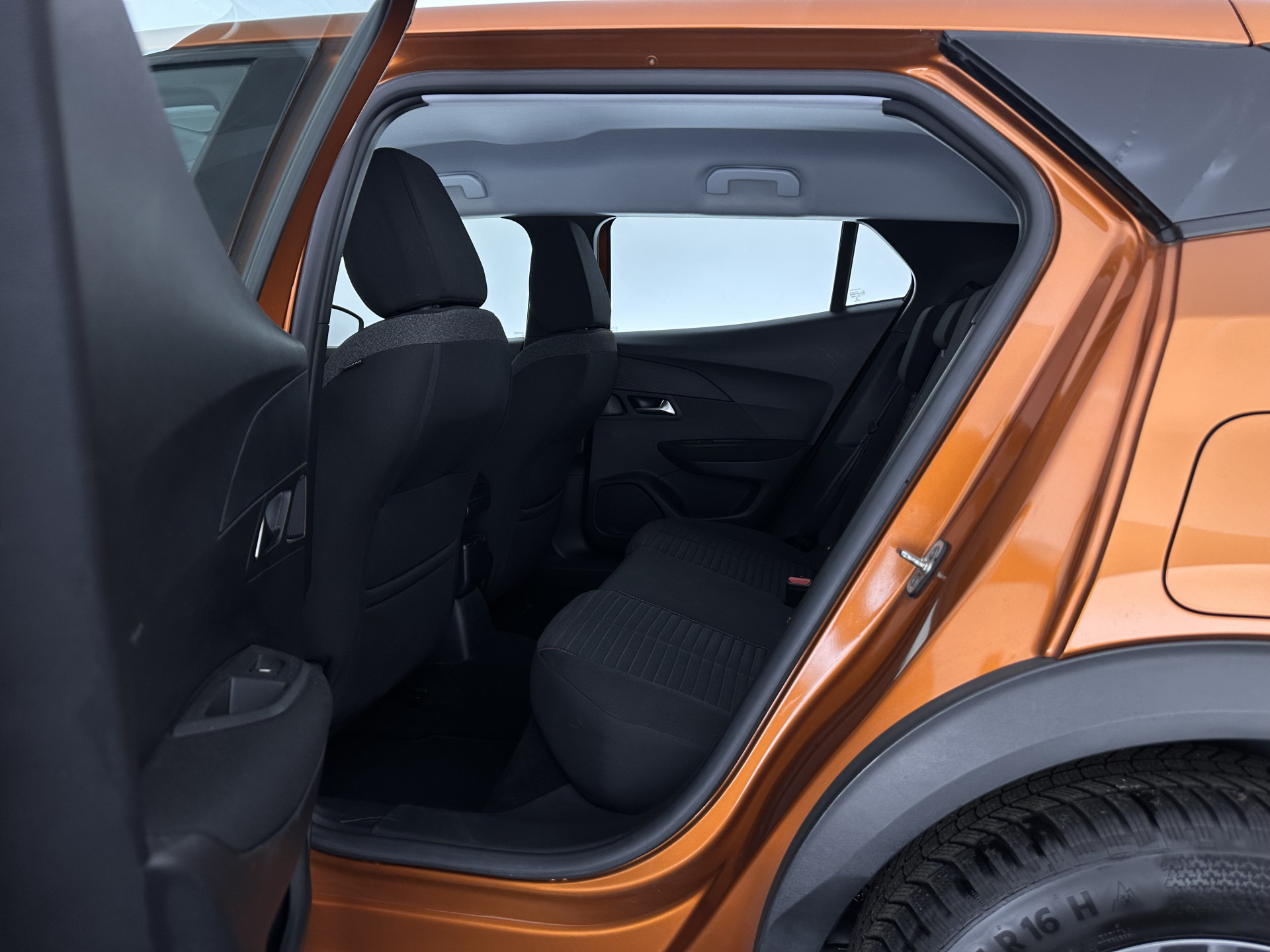 Peugeot 2008 1.2 PureTech Blue Lease Active (INCL-BTW) Aut. *FULL-LED | NAVI-FULLMAP | DIGI-COCKPIT | HEATED-SPORTSEATS | CAMERA | SHIFTPADDLES | ECC | PDC | CRUISE | CARPLAY  | TOWBAR | 16"ALU*