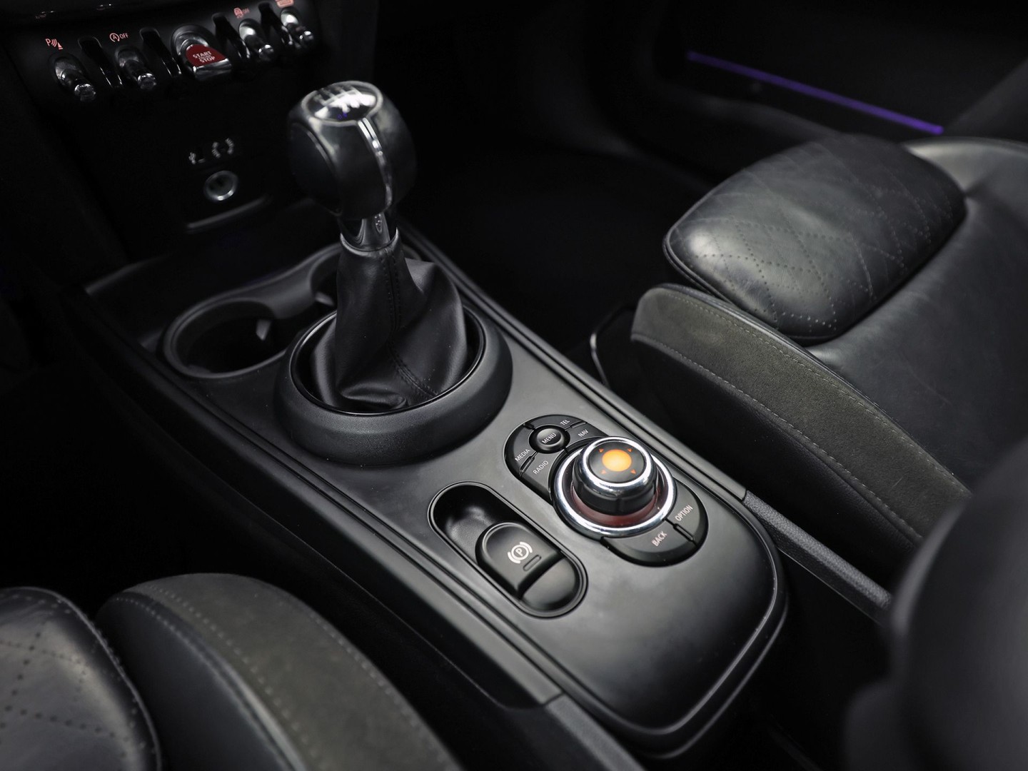 MINI Countryman 1.5 Cooper Chili (NAVIGATIE, CLIMATE, LEDER, PARKEERSENSOREN, SPORTSTOELEN, CRUISE, NIEUWE APK, NIEUWSTAAT)