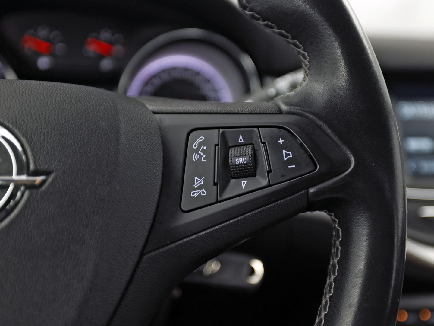 Opel Astra Sports Tourer 1.0 Turbo 120 Jaar Edition (APPLE CARPLAY, NAVIGATIE, LM VELGEN, PARKEERSENSOREN, SPORTSTOELEN, CRUISE, NIEUWE APK, NIEUWSTAAT)