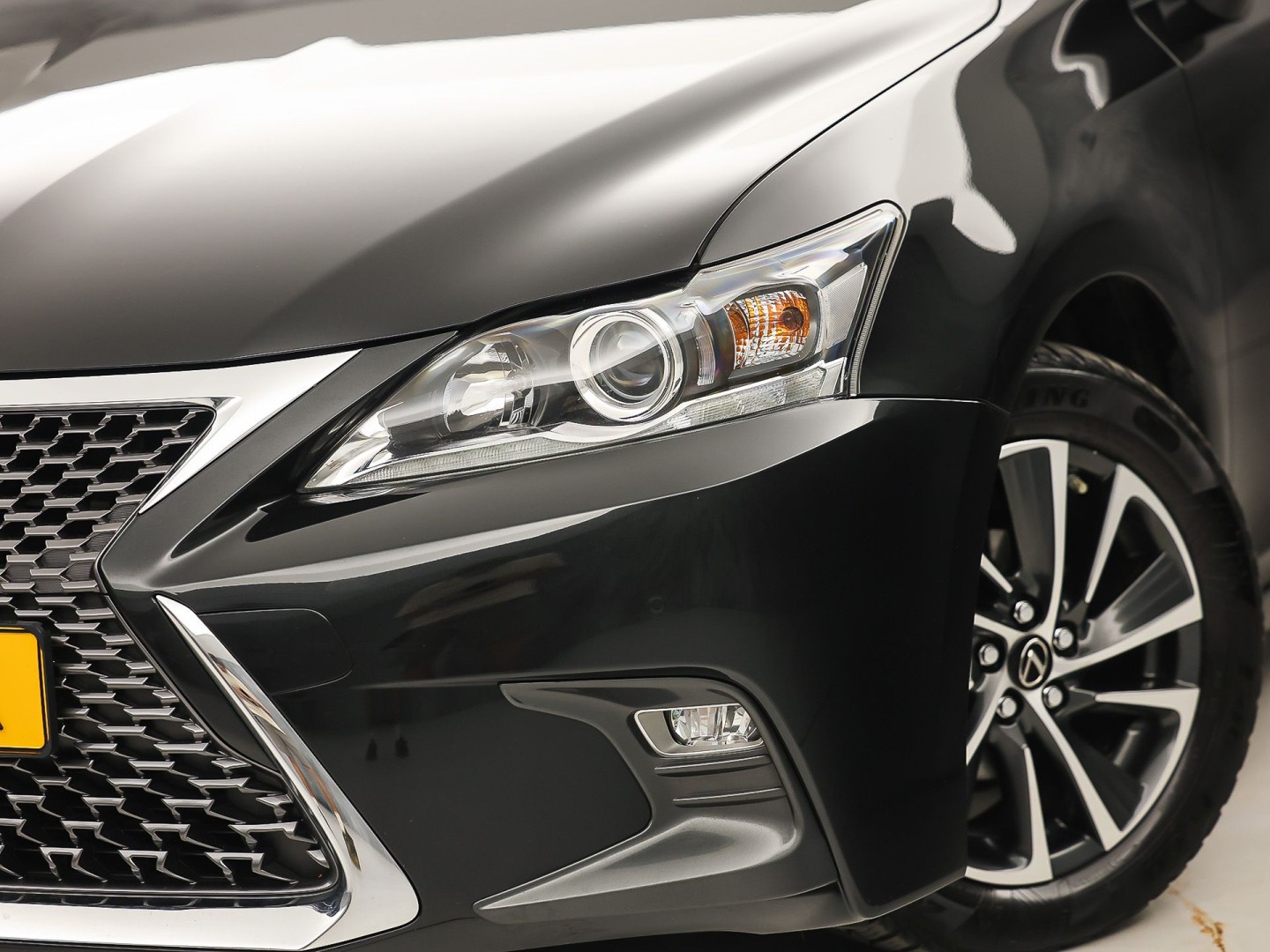 Lexus CT 200h Business Launch Edition Automaat (NAVIGATIE, CAMERA, ALCANTARA, SPORTSTOELEN, KEYLESS, ADAPTIVE CRUISE, NIEUWSTAAT)