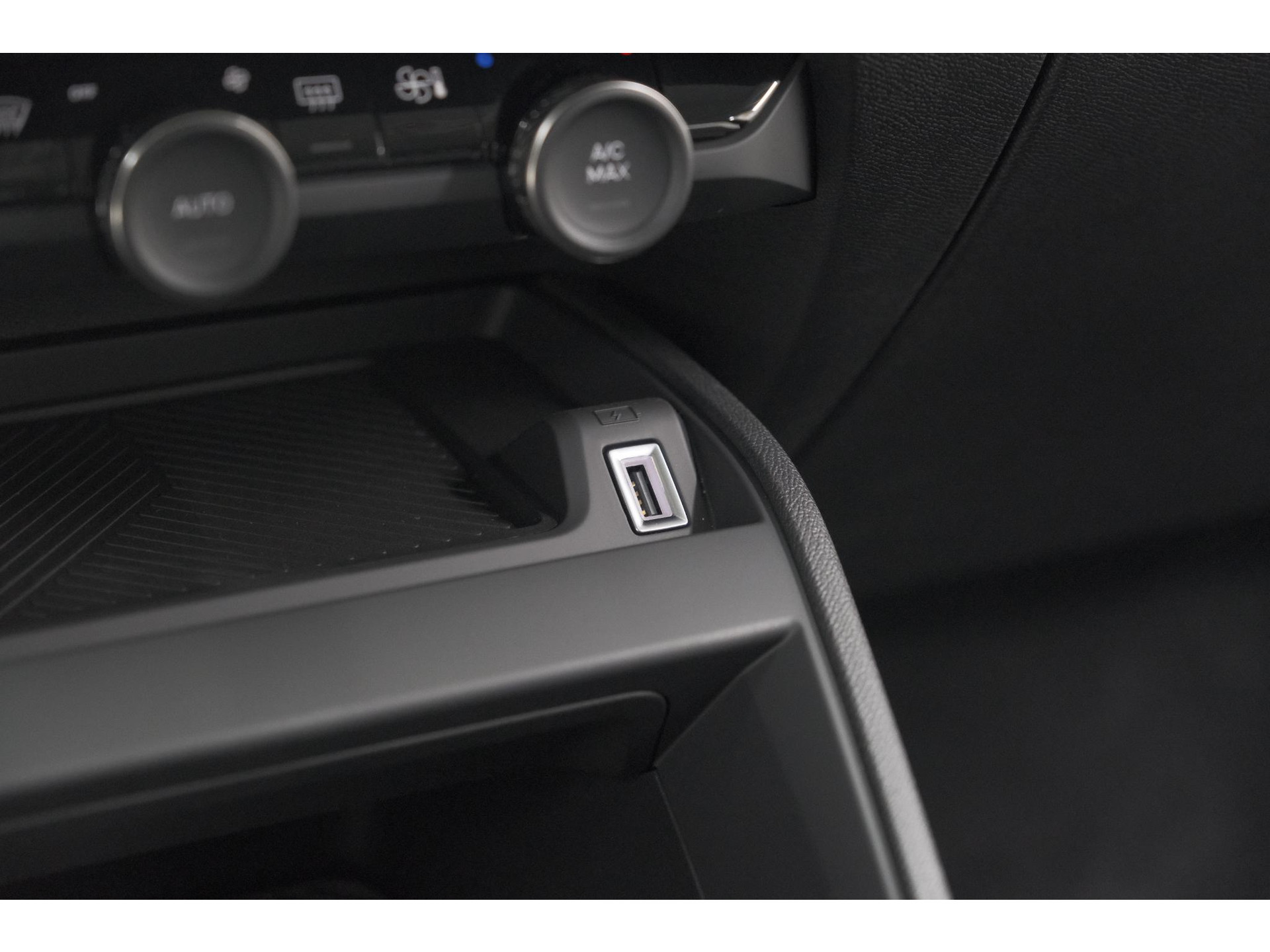 Citroen C4 Hybrid 136 e-DCS6 Plus | Camera | Apple Carplay | Navigatie | Parkeersensoren