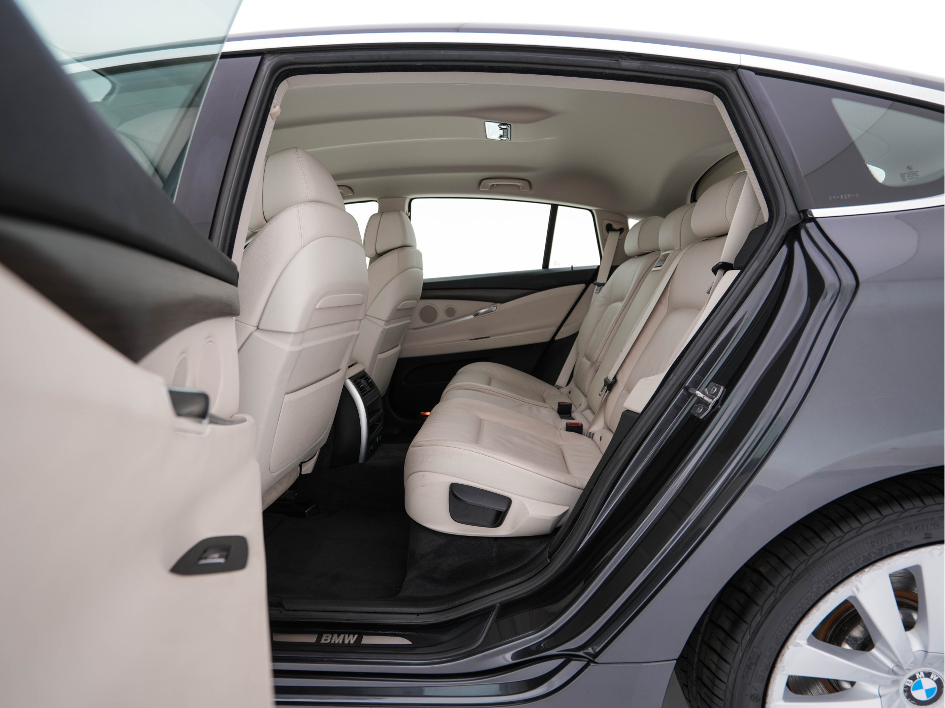 BMW 5-serie Gran Turismo 520d High Executive Aut. *HEAD-UP | ADAPTIVE-CRUISE | LUXURY-LEATHER | XENON | MEMORY-PACK | TOP-VIEW | HIFI-SOUND | NAVI-FULLMAP | ECC | PDC*