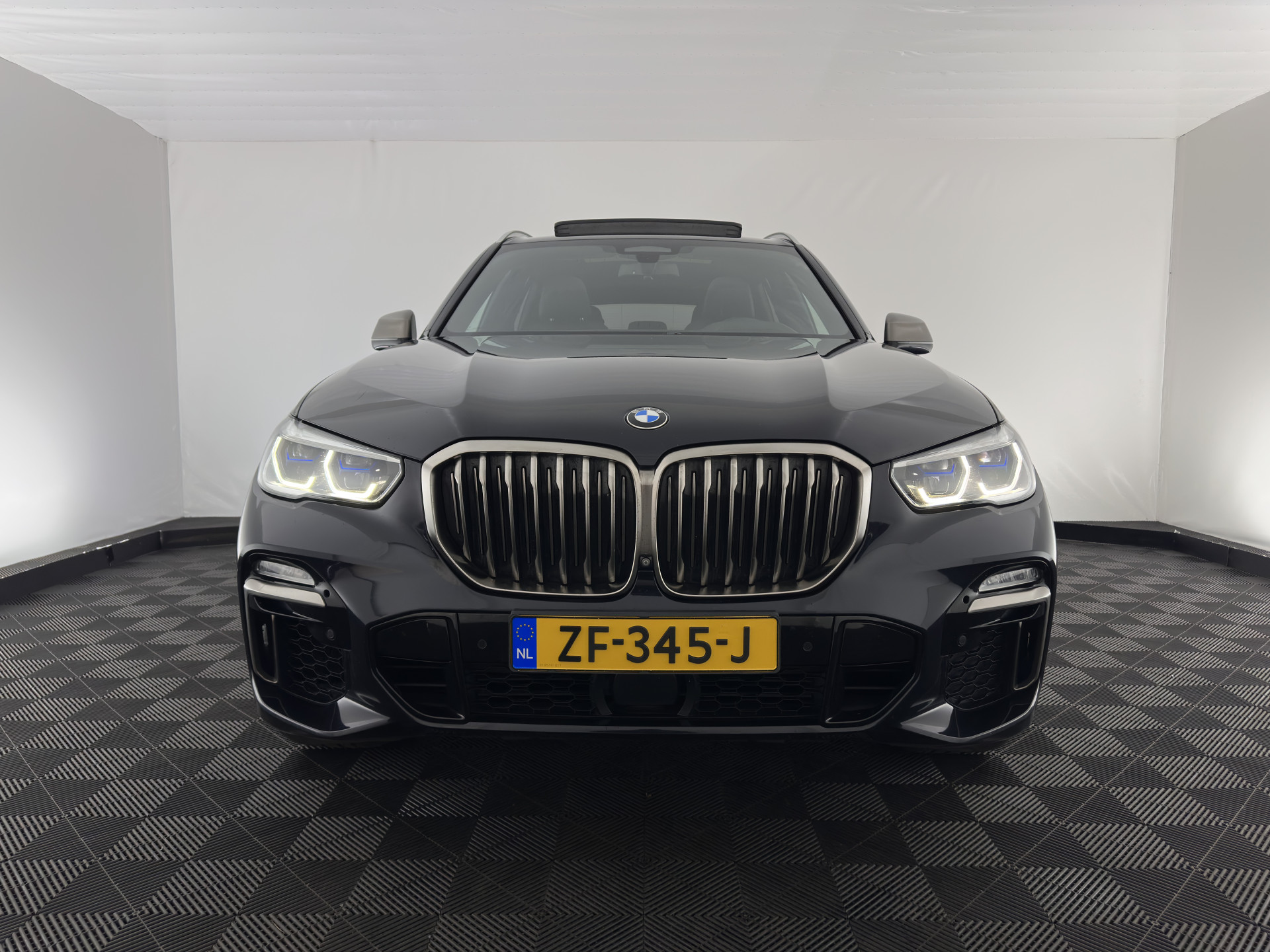 BMW X5 M50d M-Sportpack High Executive Aut. *PANO | HEAD-UP | LASER-LED | LEATHER | SOFT-CLOSE | ADAPTIVE-CRUISE | HARMAN/KARDON | BLIND-SPOT | MEMORY-PACK | TOP-VIEW | DIGI-COCKPIT | NAVI-FULLMAP | ECC | PDC | TOWBAR |