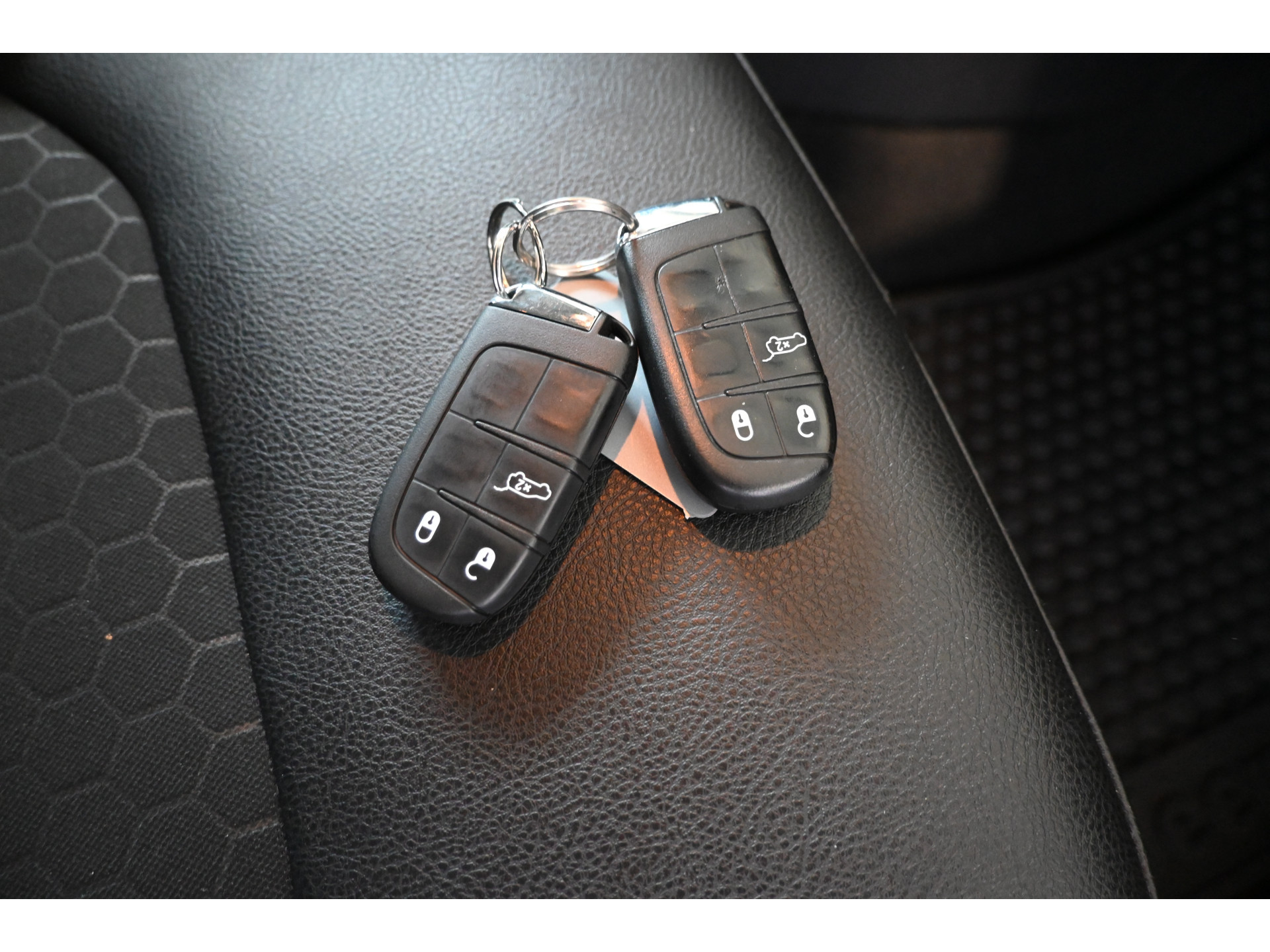 Jeep Compass 1.3T Limited Automaat Nap! Navigatie Cruise PDC Clima Xenon Stoel / Stuurverwarming 1e Eigenaar! Inruil Mogelijk!