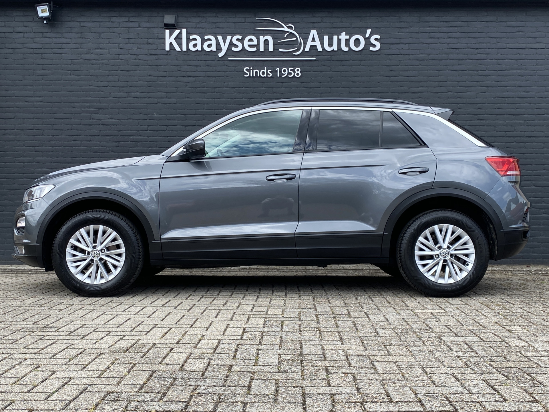 Volkswagen T-Roc 1.0 TSI Style 116 pk | adaptieve cruise control | navigatie | parkeersensoren | all season banden | climate control