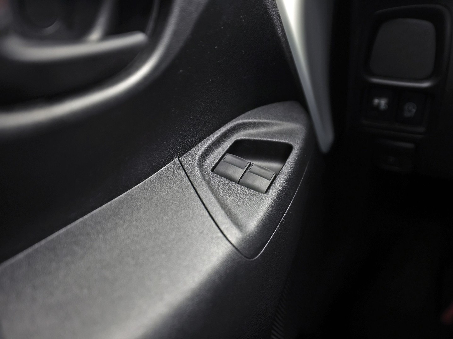 Peugeot 108 1.0 e-VTi Sport (AIRCO, BLUETOOTH, SPORTSTOELEN, ELEK RAMEN, MULTIFUNCTIONEEL STUURWIEL, NIEUWSTAAT)