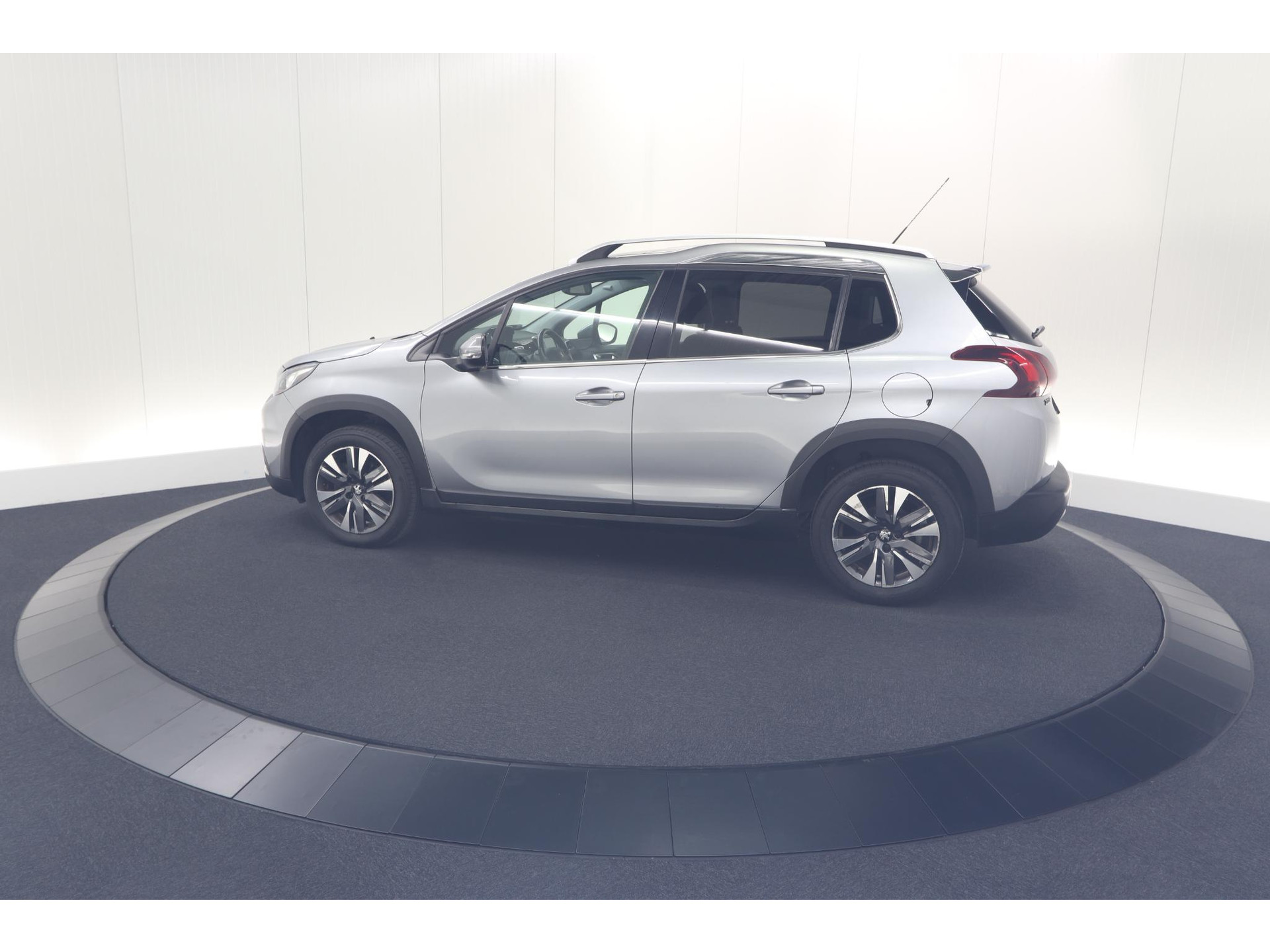 Peugeot 2008 PureTech 110 Allure | Panoramadak | Apple Carplay | Navigatie | Parkeersensoren