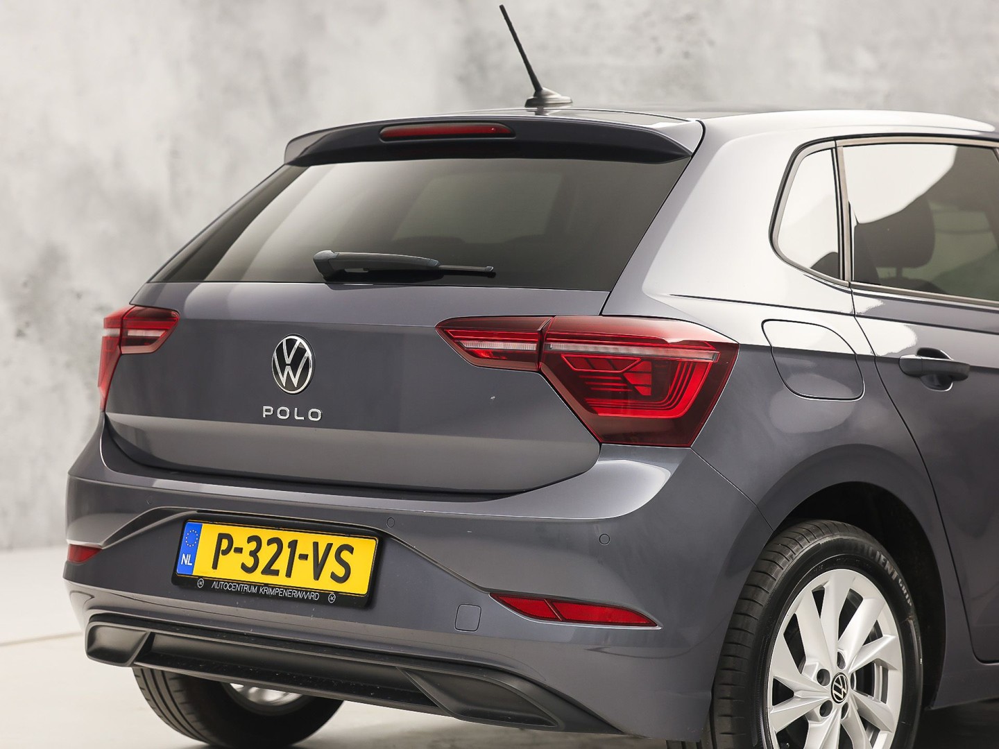 Volkswagen Polo 1.0 TSI Sport Automaat (VIRTUAL COCKPIT, APPLE CARPLAY, GROOT NAVI, CLIMATE, SPORTSTOELEN, LED KOPLAMPEN, GETINT GLAS, PARKEERSENSOREN, NIEUWSTAAT)