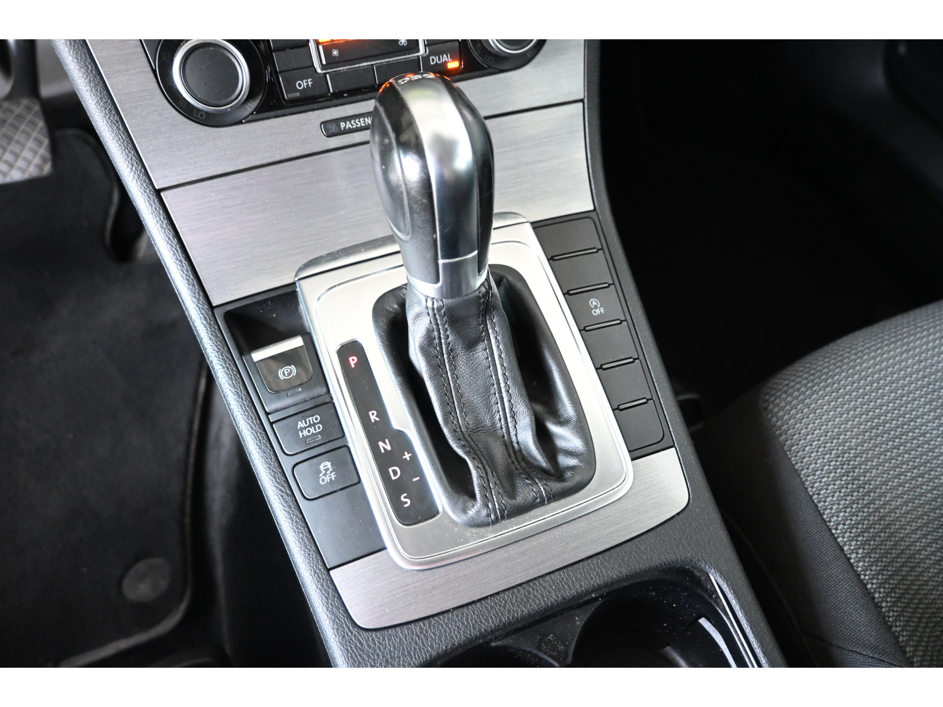 Volkswagen Passat Variant 1.4 TSI Comfortline BlueMotion Automaat Clima Cruise control Trekhaak Lichtmetaal Inruil Mogelijk!
